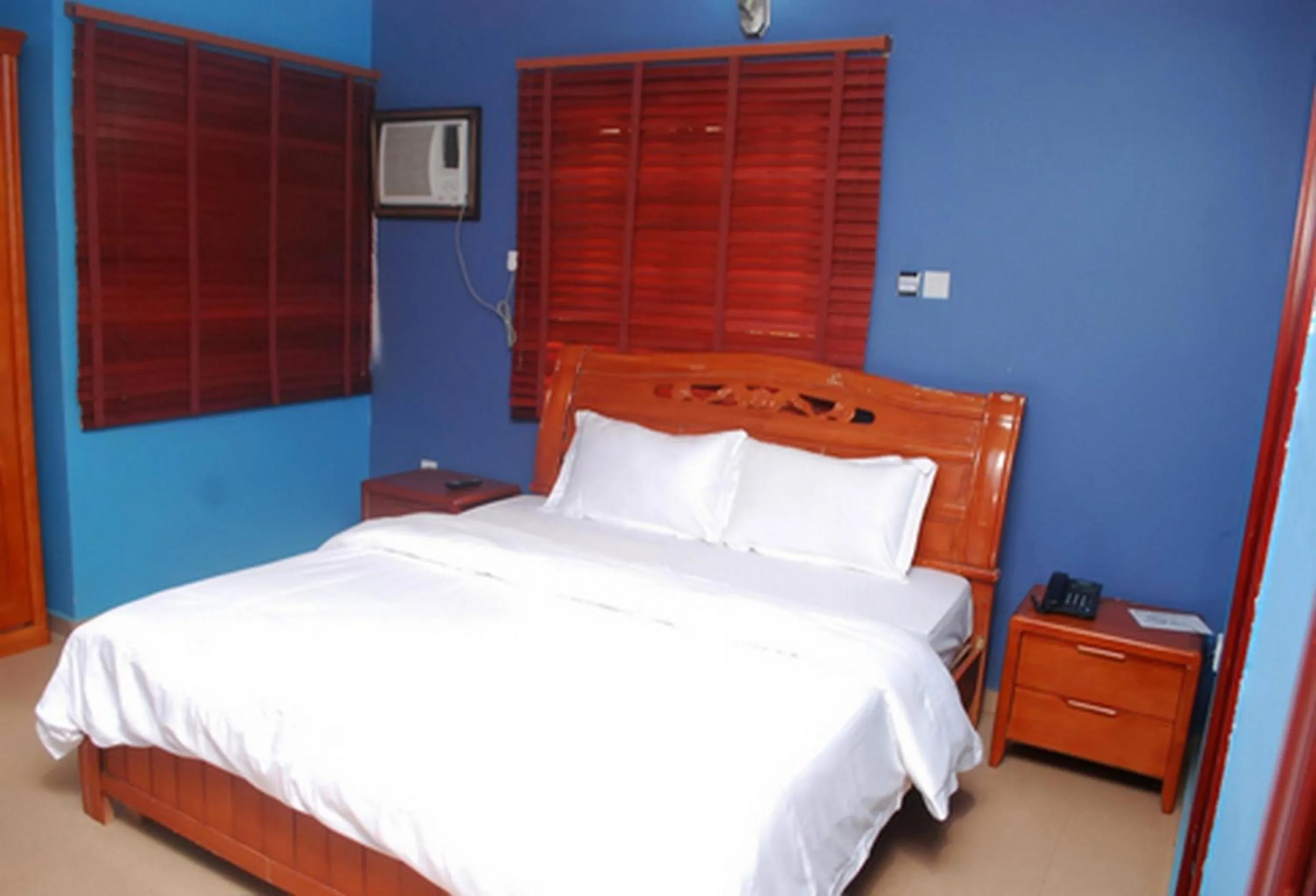 Bed in Owees Place-standard