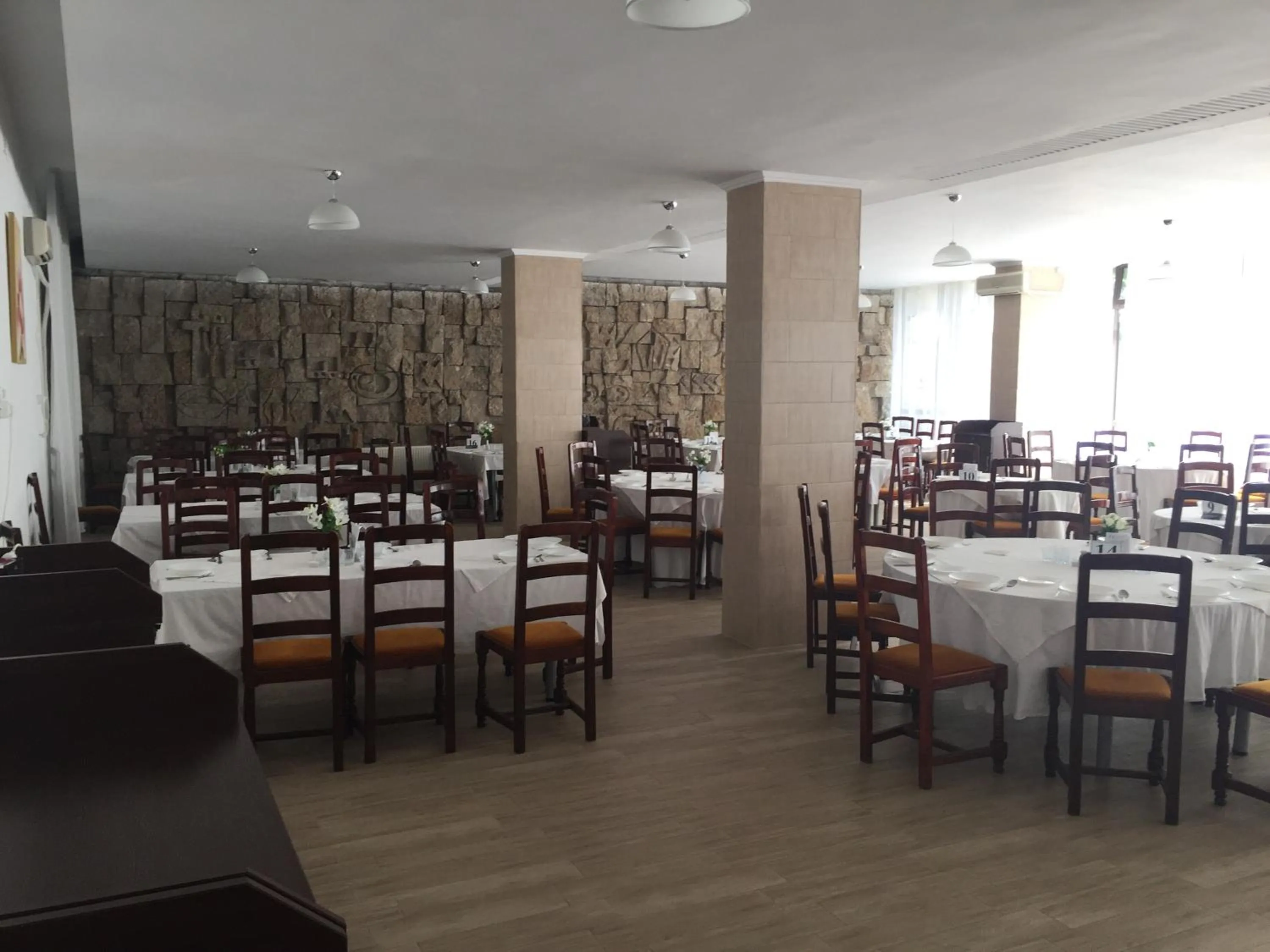 Restaurant/places to eat in Hotel Lebăda