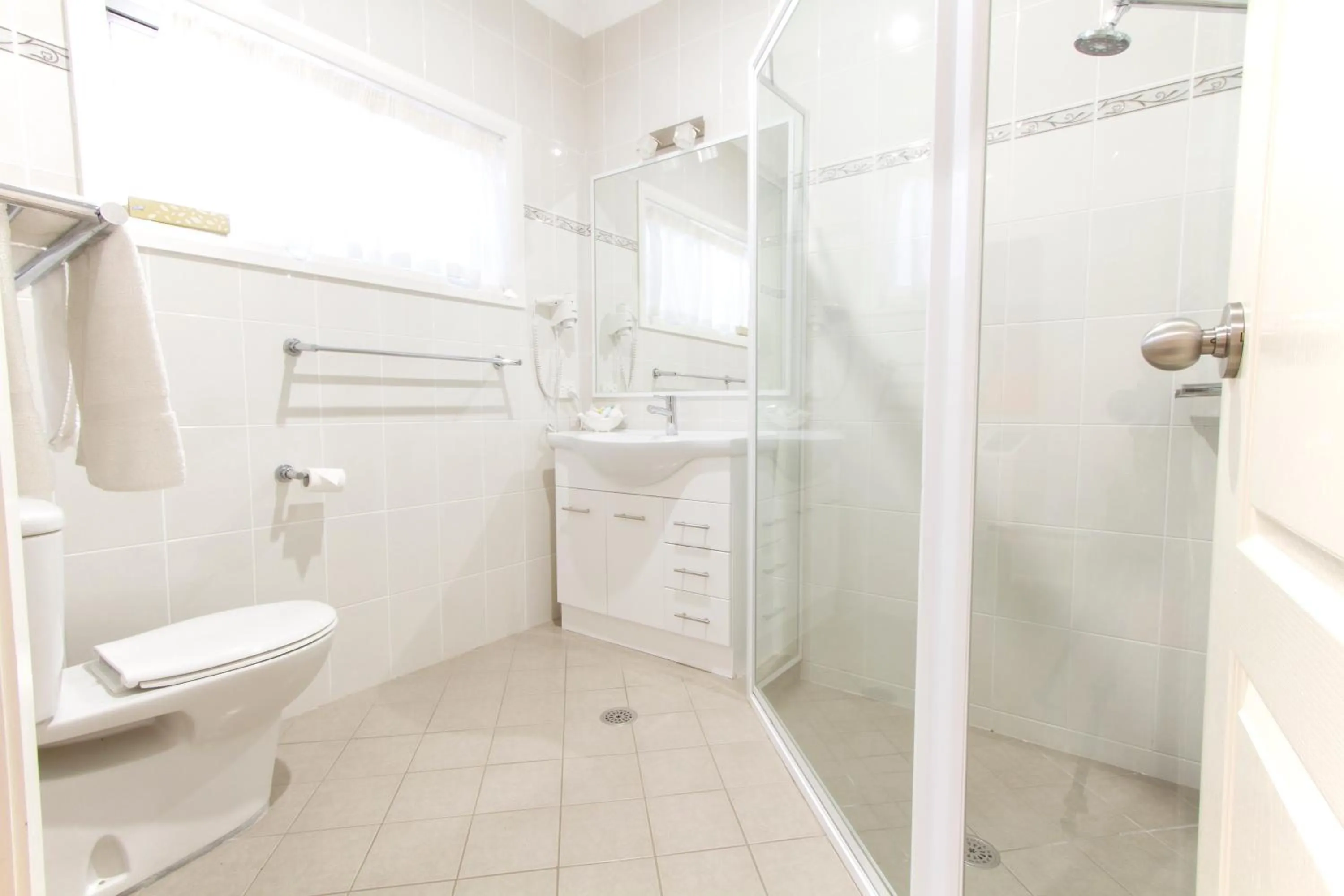 Bathroom in Harvest Lodge Motel - Gunnedah