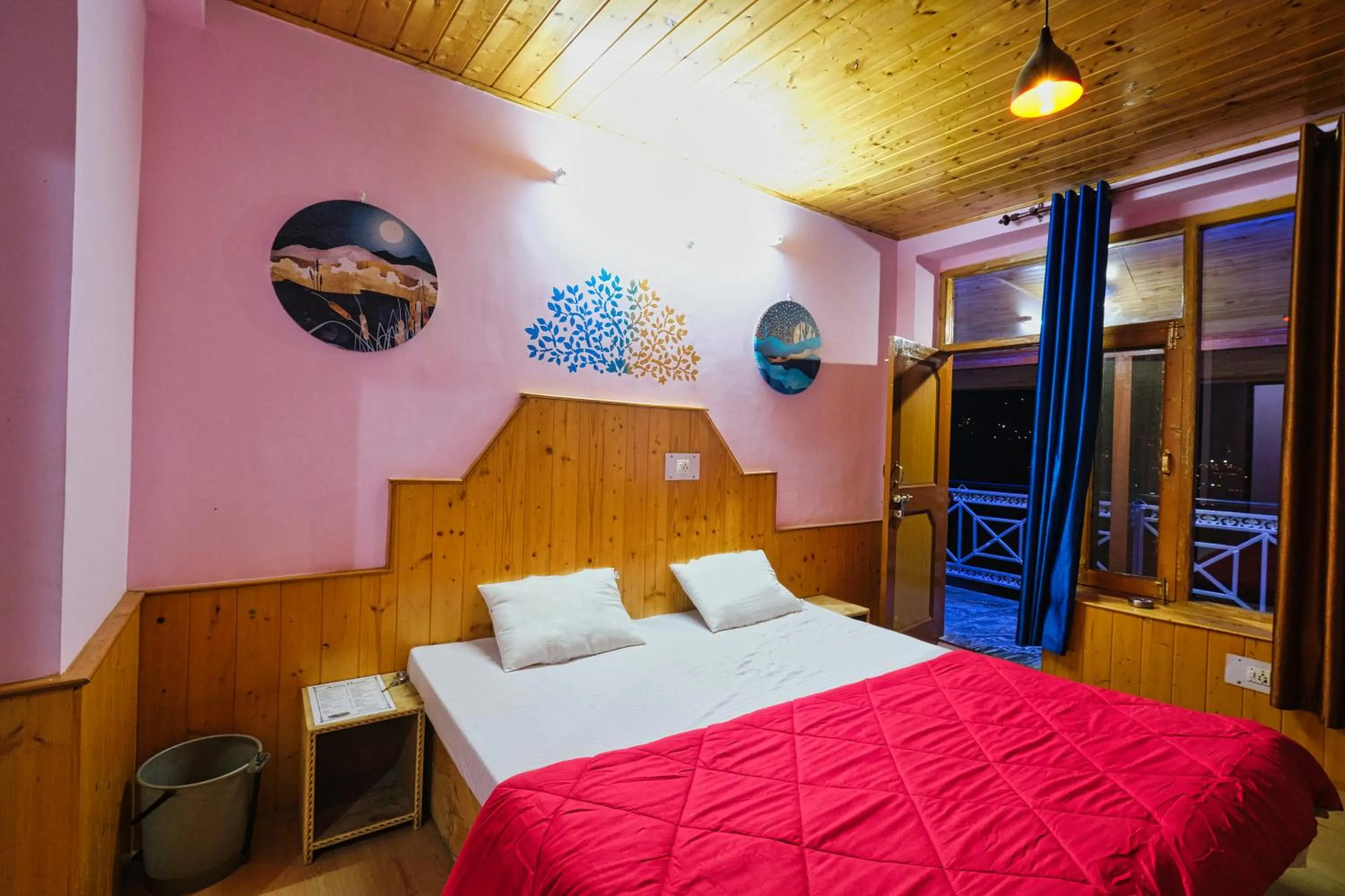 Bed in Voyageur Nest