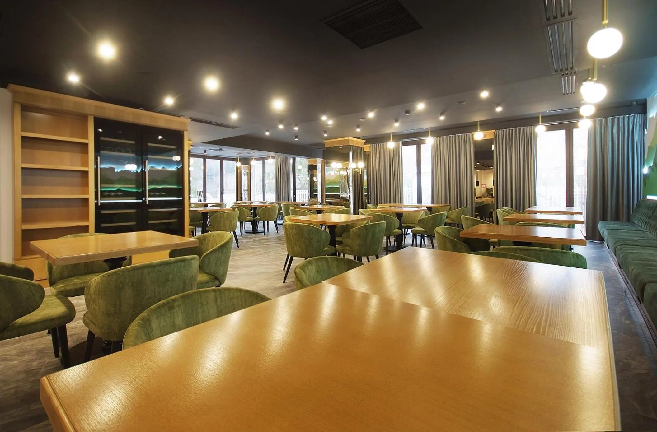 Restaurant/places to eat in COMPLEX PANORAMIC