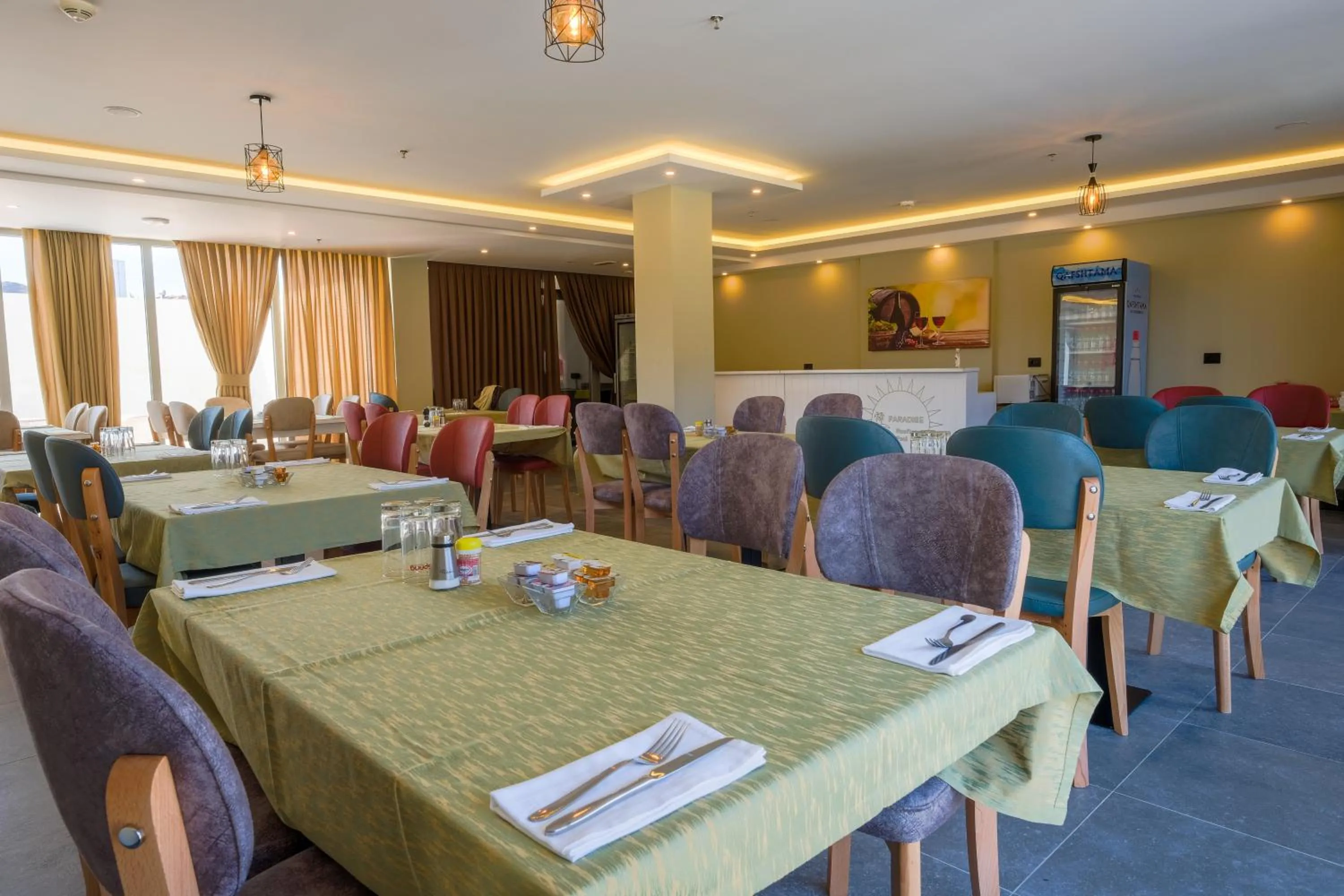 Restaurant/places to eat in Royal East Resort