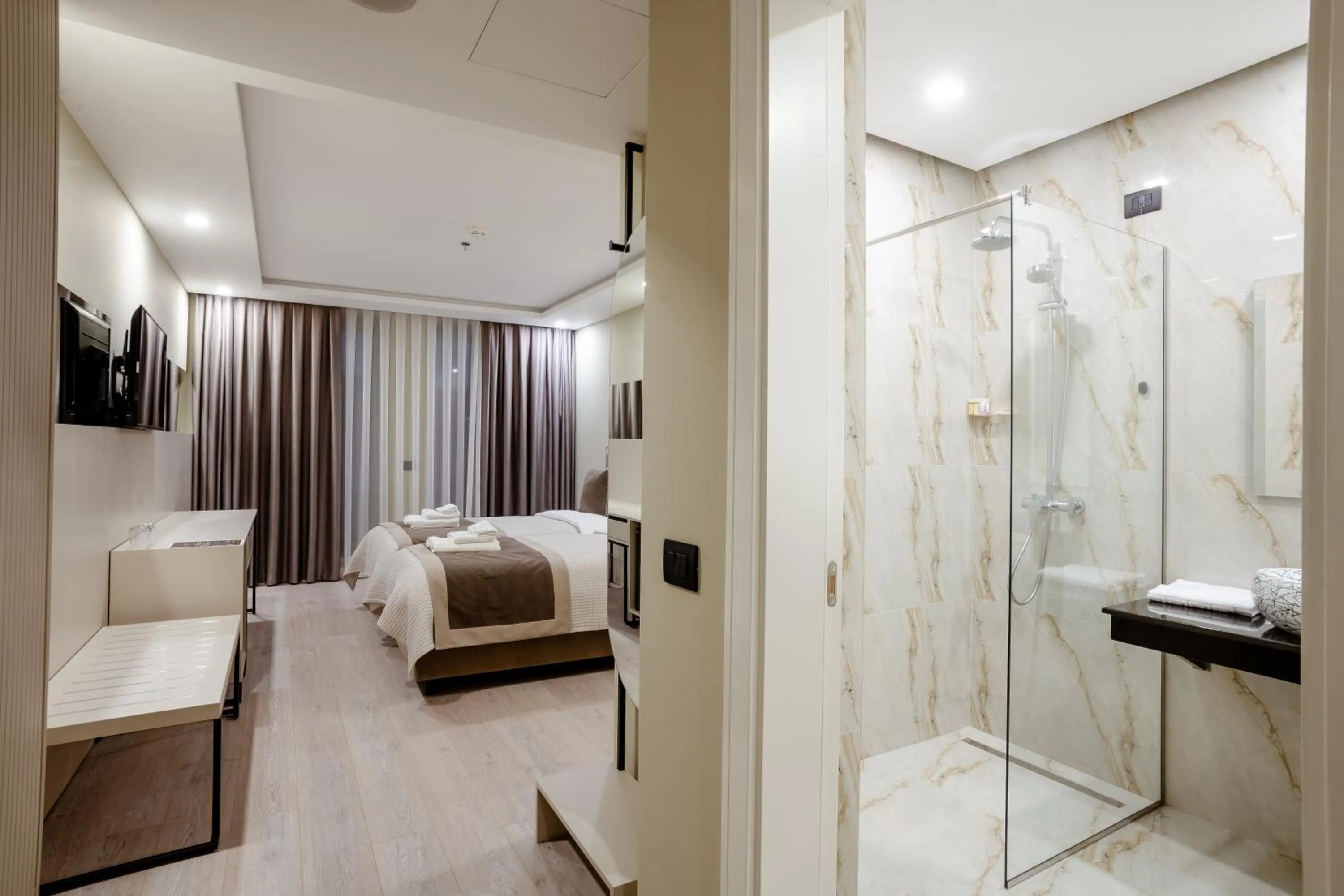 Photo of the whole room, Bed in Royal East Resort