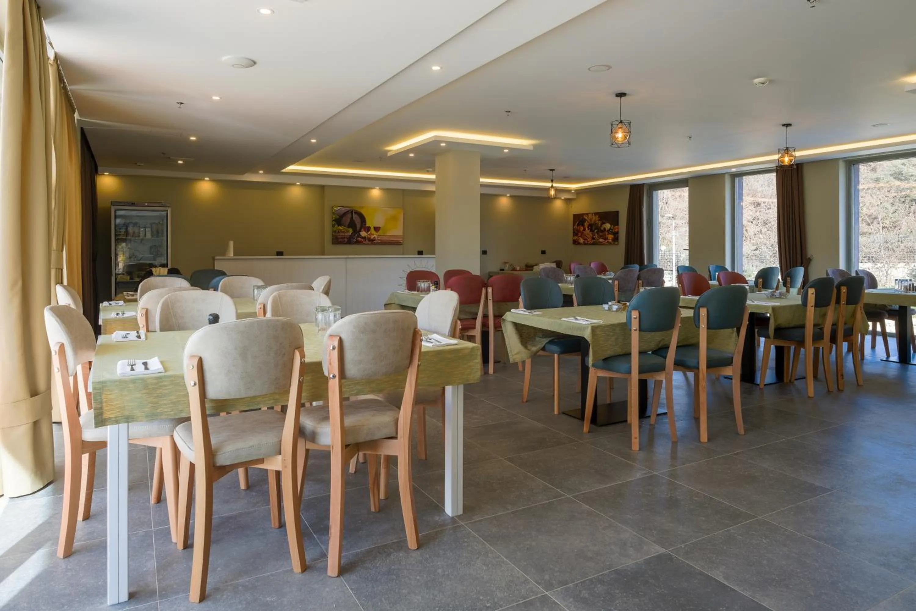 Restaurant/places to eat in Royal East Resort