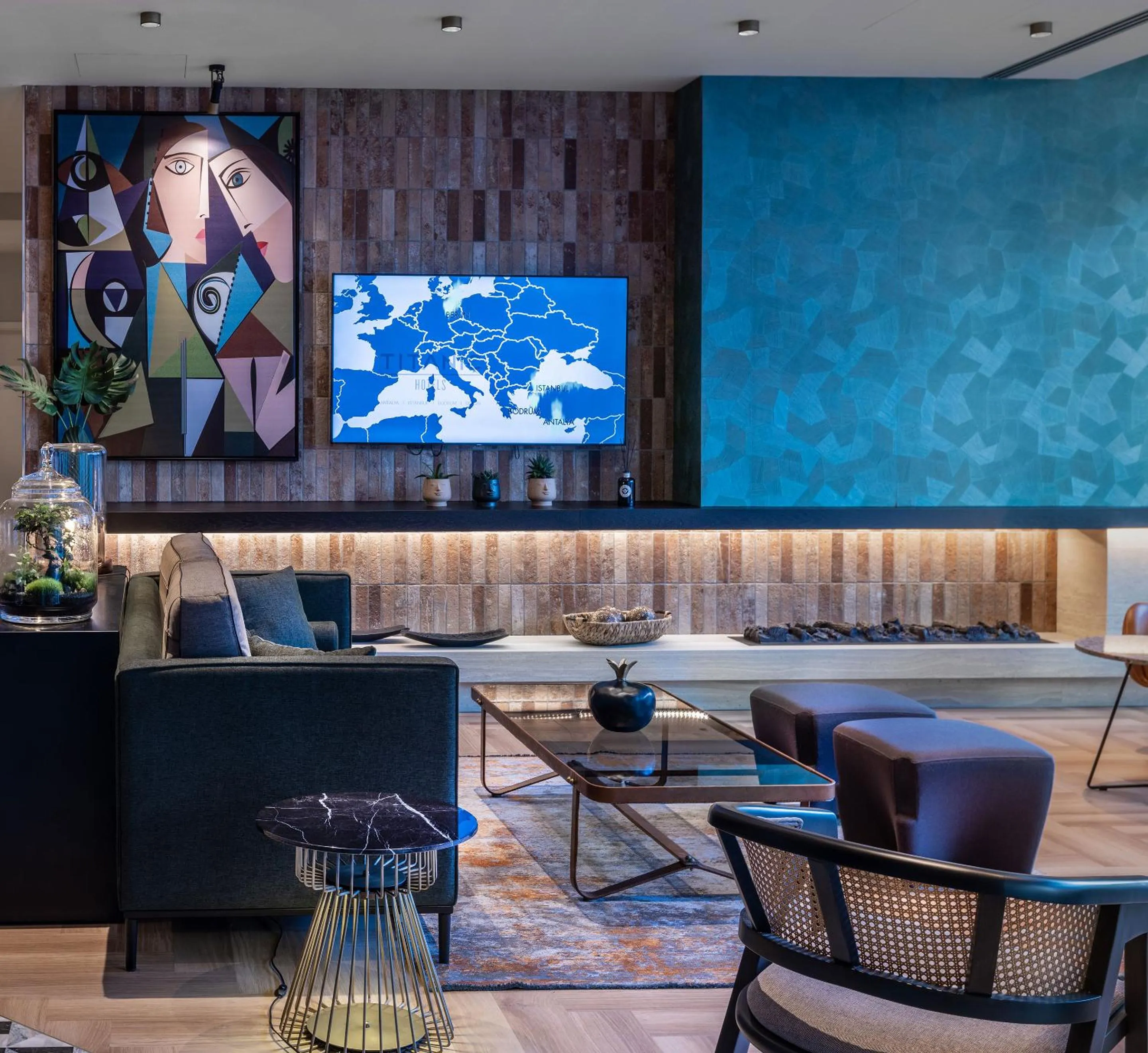 Lobby or reception in TITANIC Comfort Kurfürstendamm