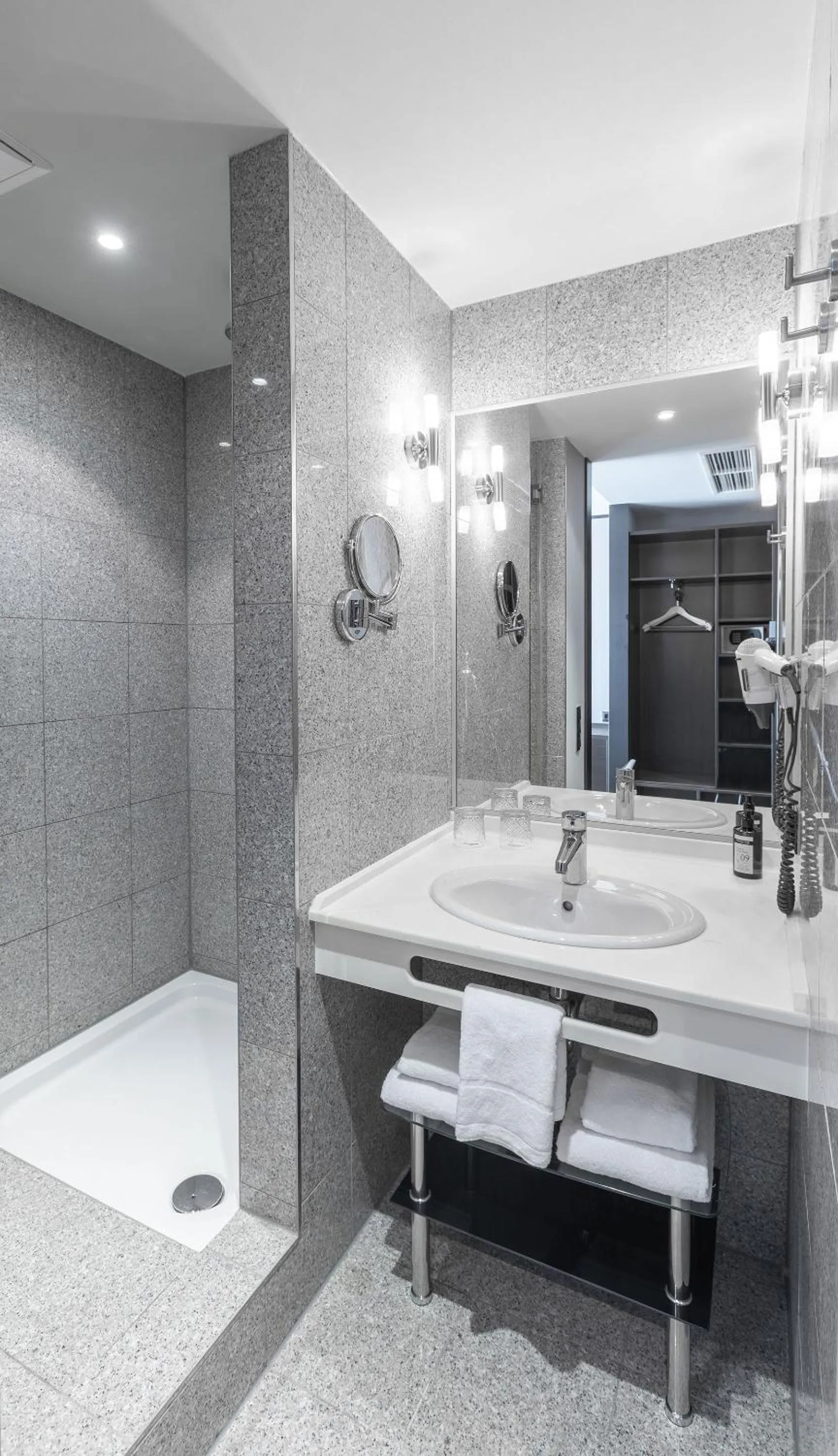 Toilet in TITANIC Comfort Kurfürstendamm