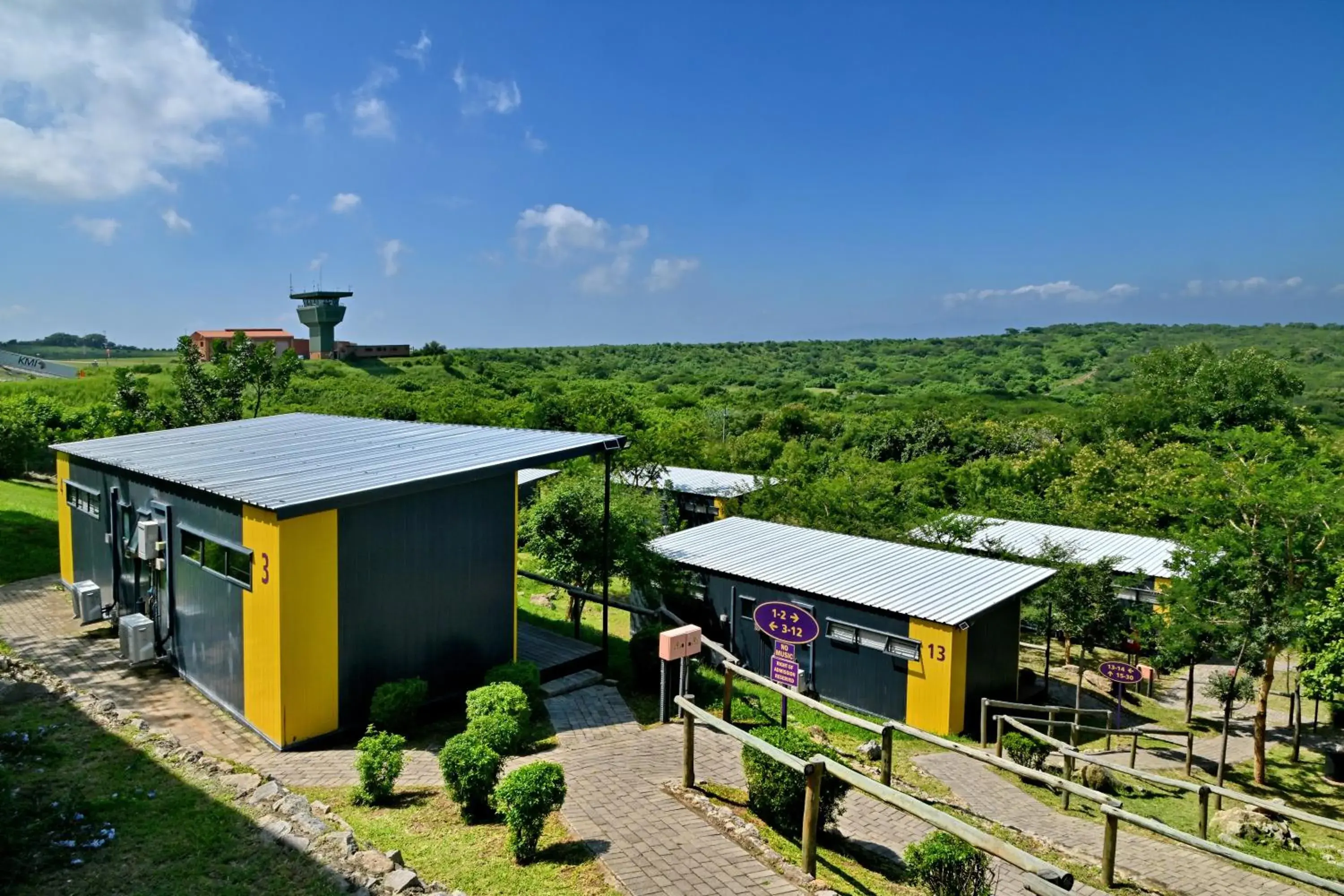 Property building in SleepOver KMIA Property building in SleepOver KMIA