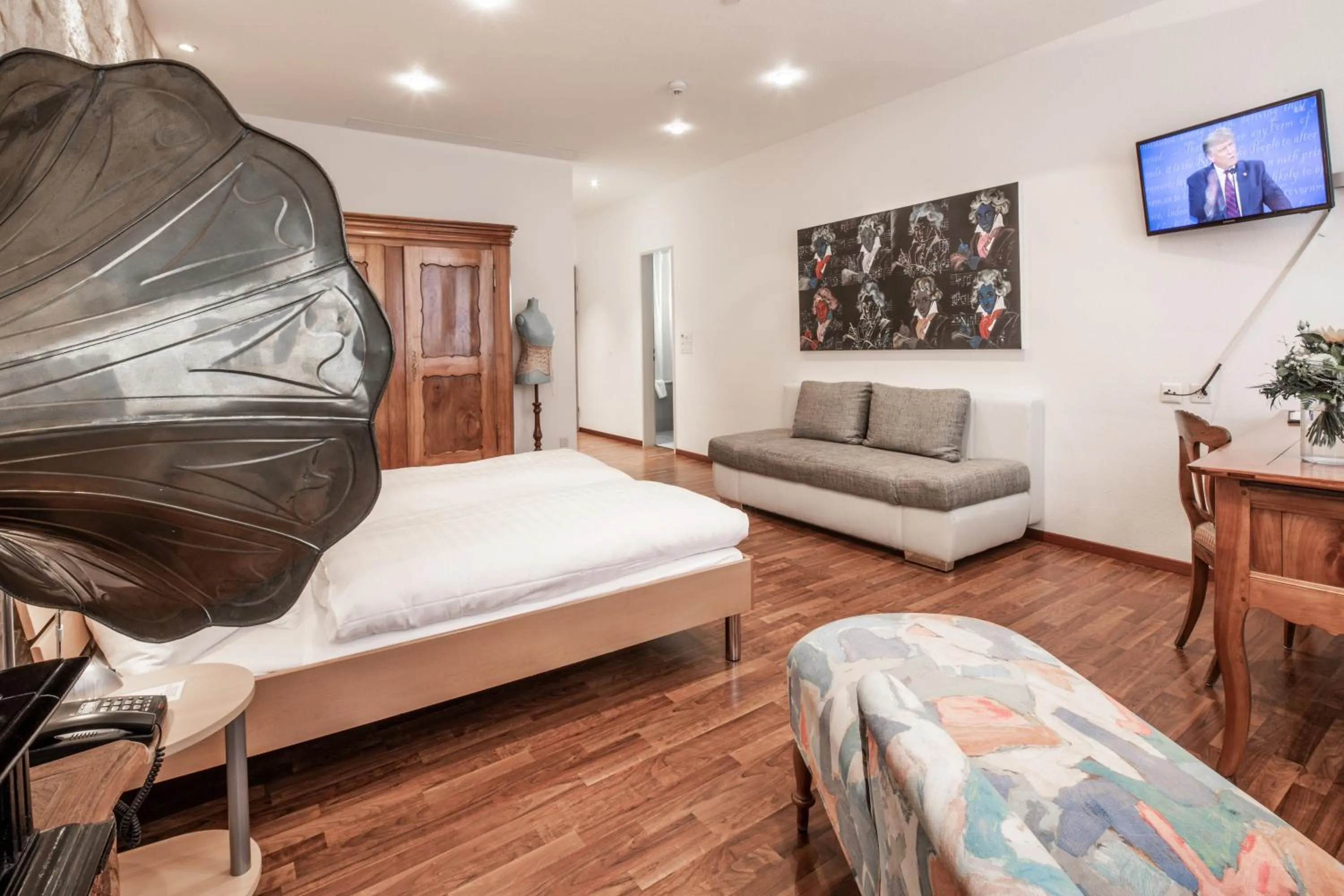 Bed in Hotel Roter Turm