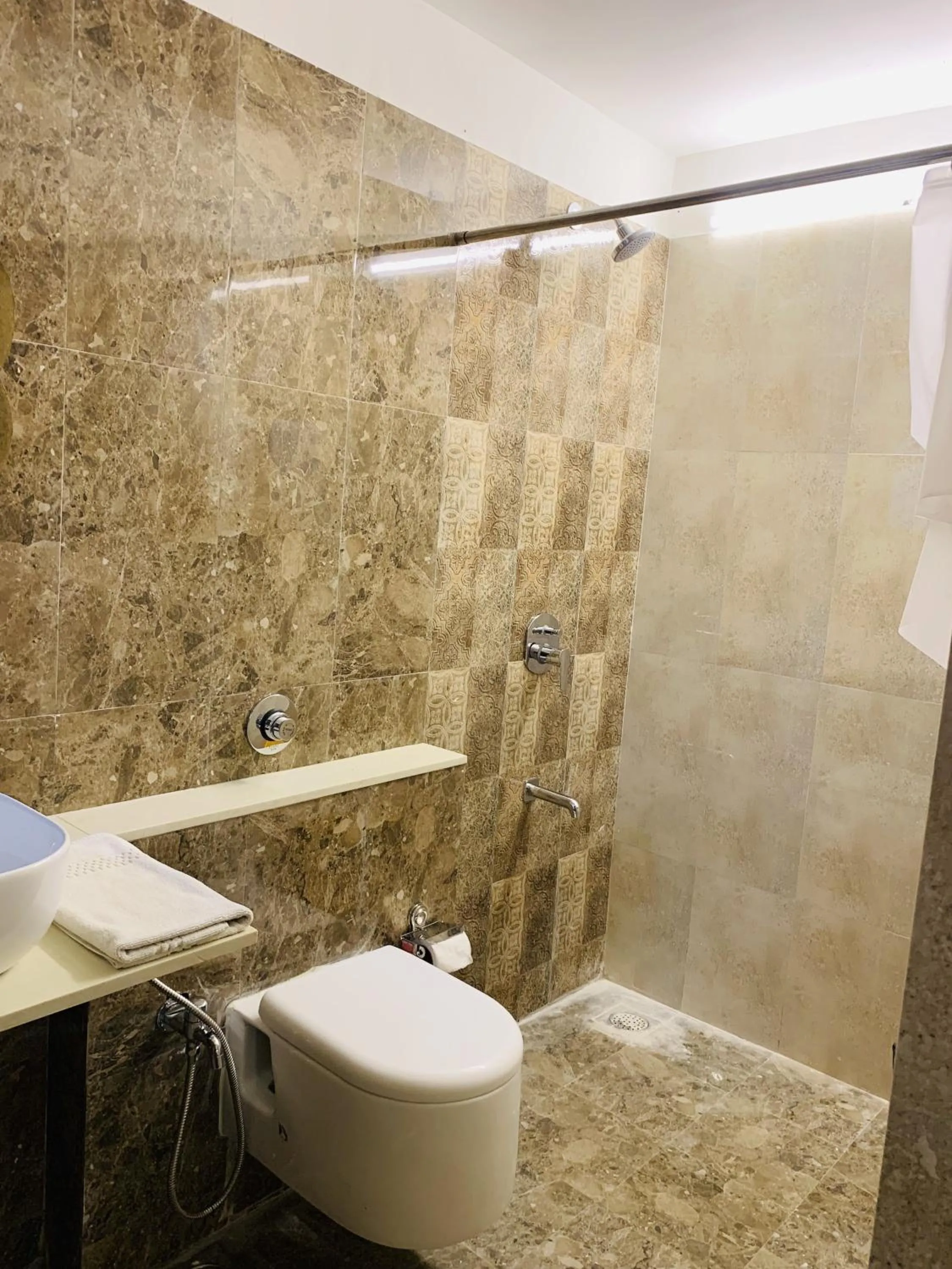 Shower in WOODS - Mangalyam Meadows