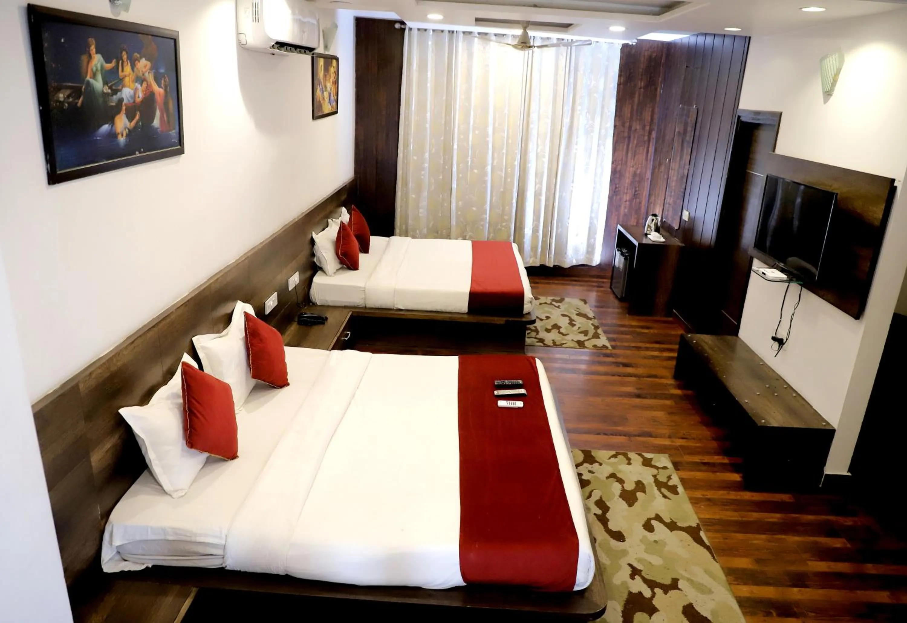 Bed in Hotel Hollywood Heights near Railway station