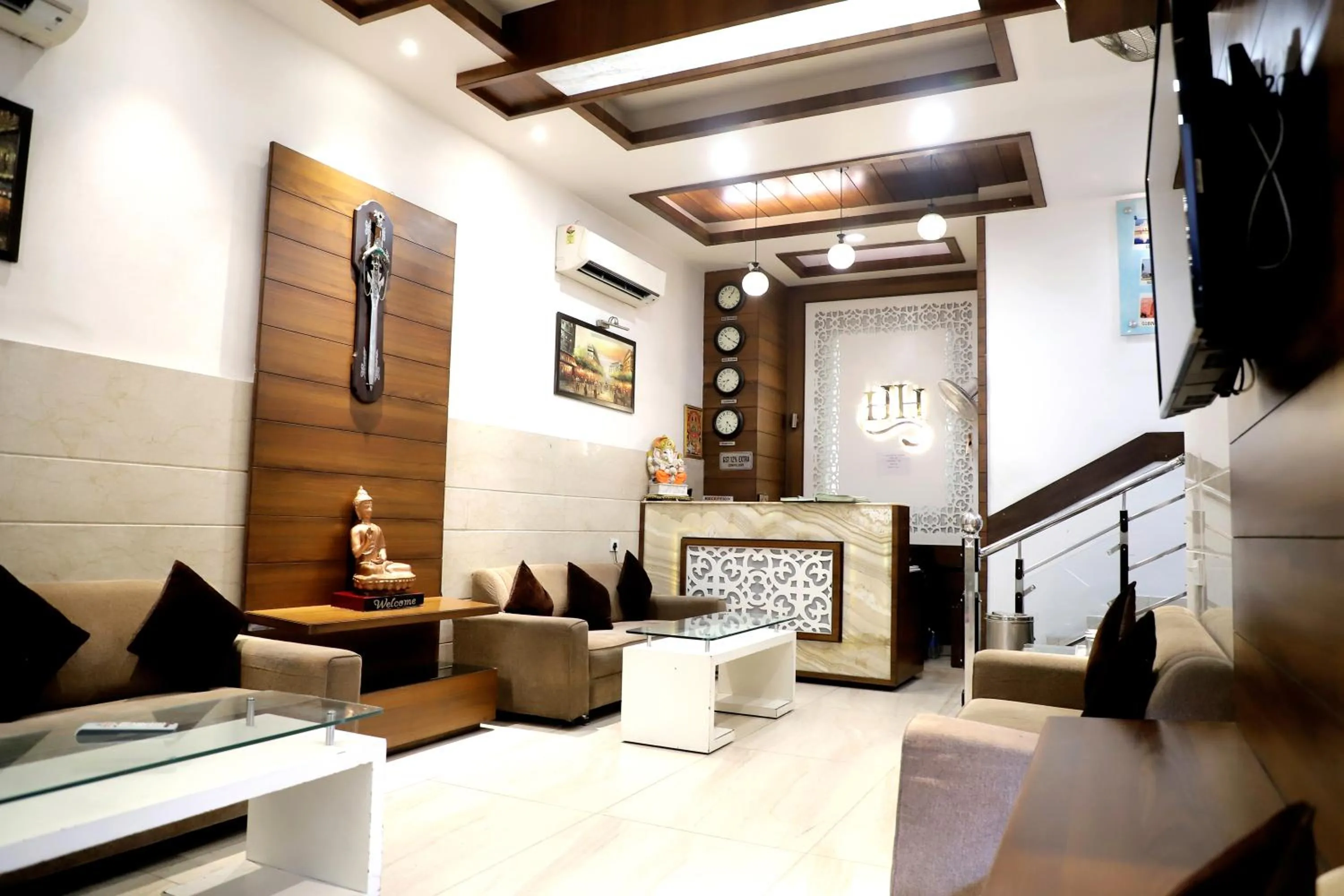 Hotel Hollywood Heights near Railway station