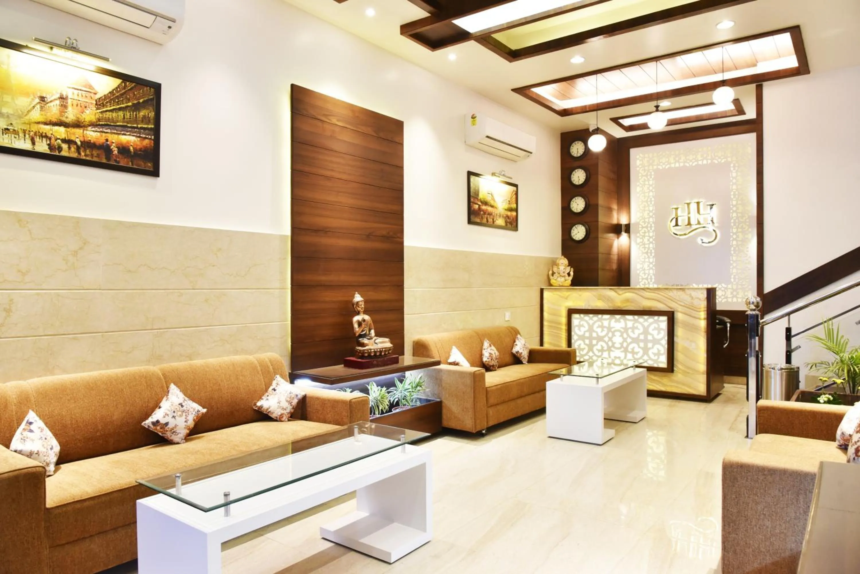 Lobby or reception in Hotel Hollywood Heights near Railway station