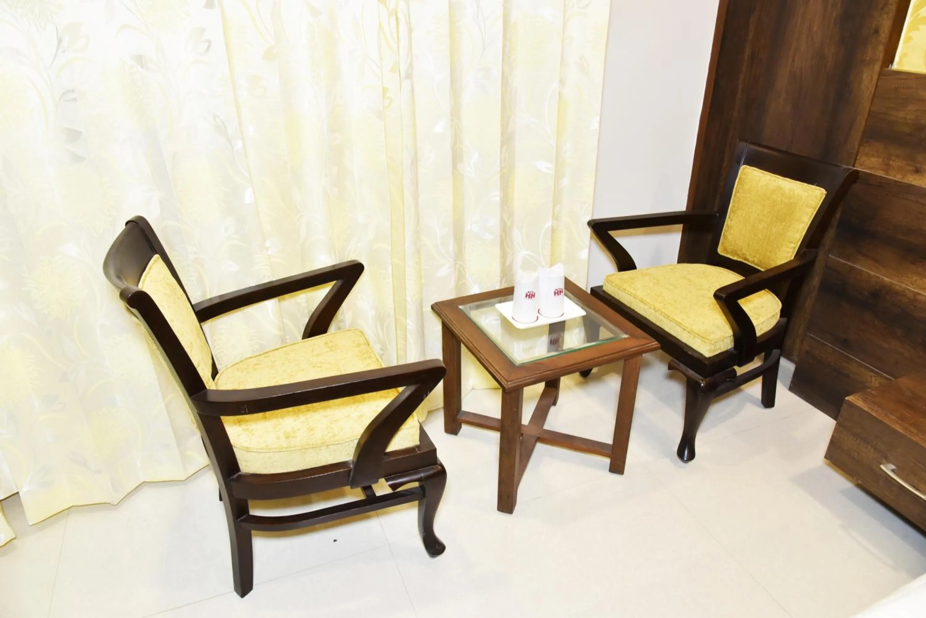 Hotel Hollywood Heights near Railway station