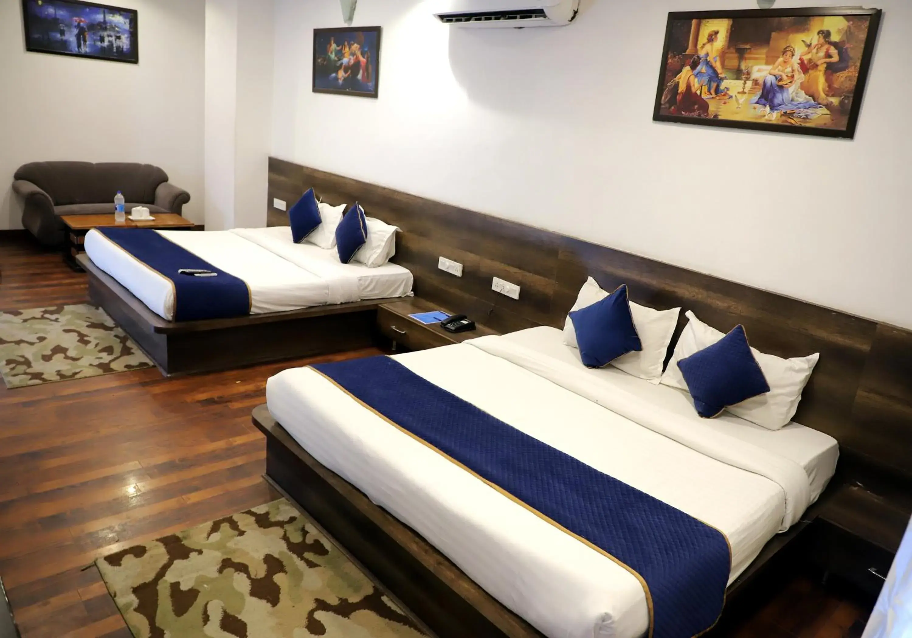 Bed in Hotel Hollywood Heights near Railway station Bed in Hotel Hollywood Heights near Railway station