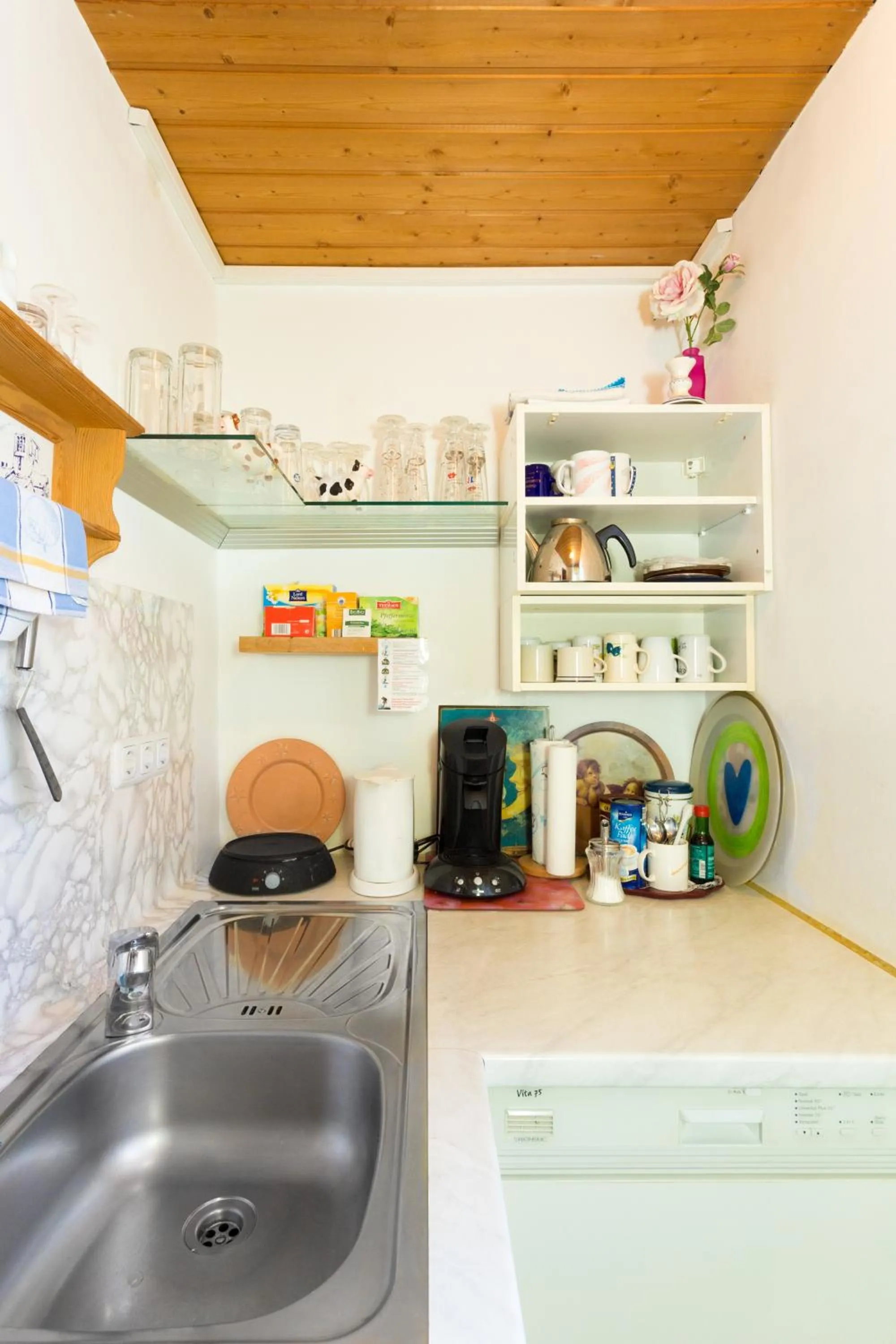 Coffee/tea facilities in Gaestehaus Richter