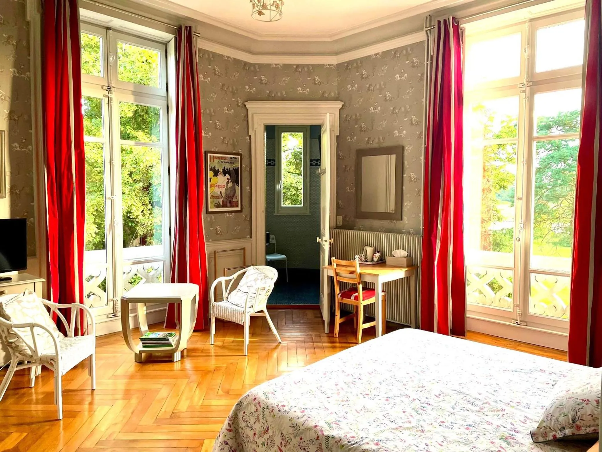 Bedroom, Bed in Domaine du Perrier