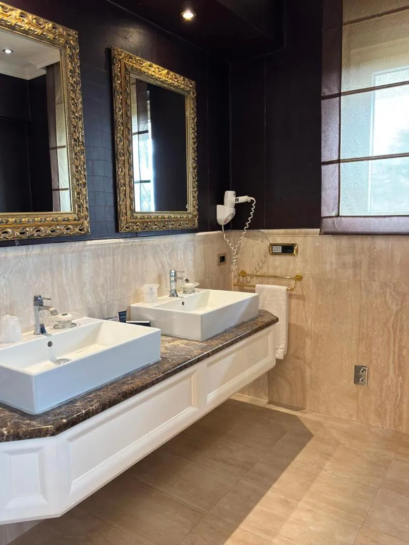 Bathroom in Hotel Niccolo' V - Terme dei Papi