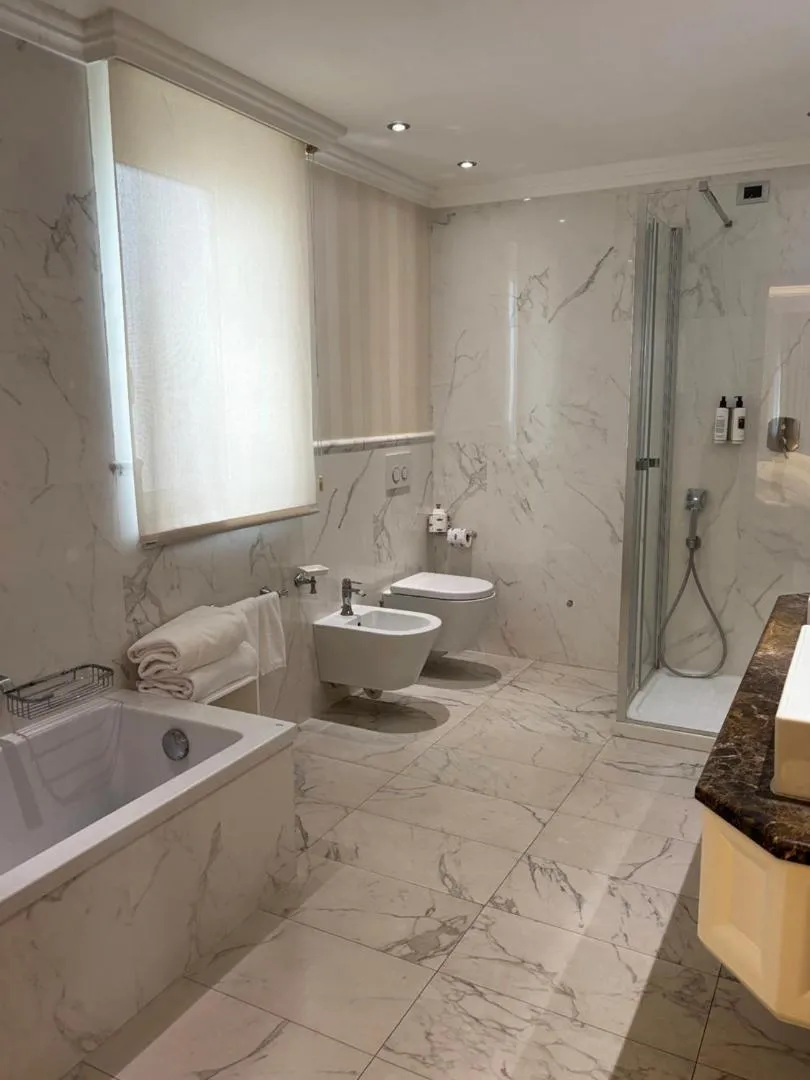 Bathroom in Hotel Niccolo' V - Terme dei Papi