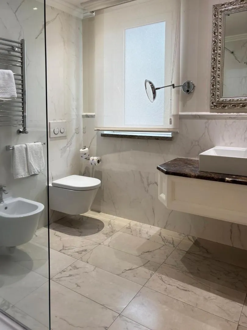 Bathroom in Hotel Niccolo' V - Terme dei Papi