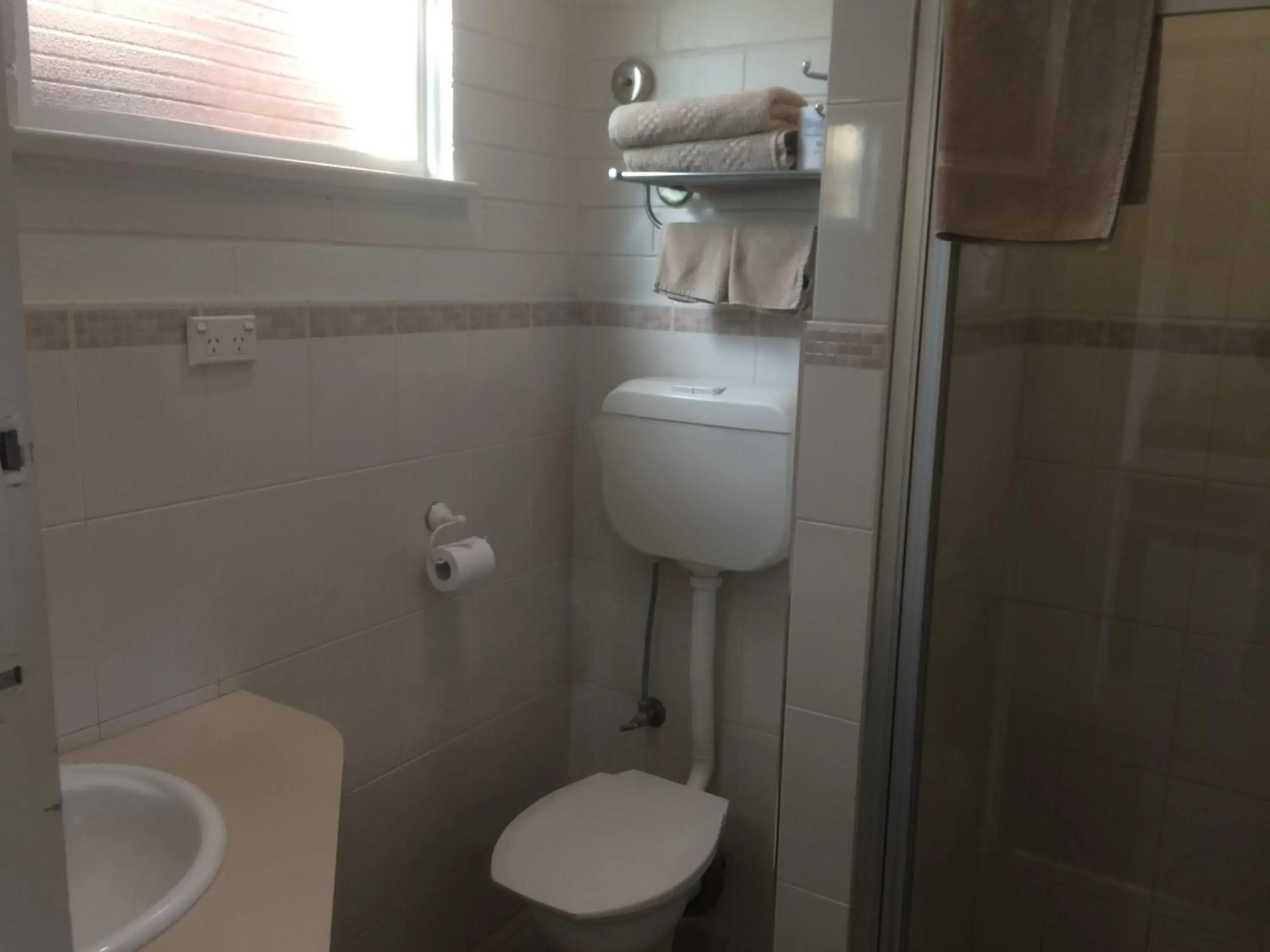 Superior Queen Room in Ambassador Motor Inn Superior Queen Room in Ambassador Motor Inn