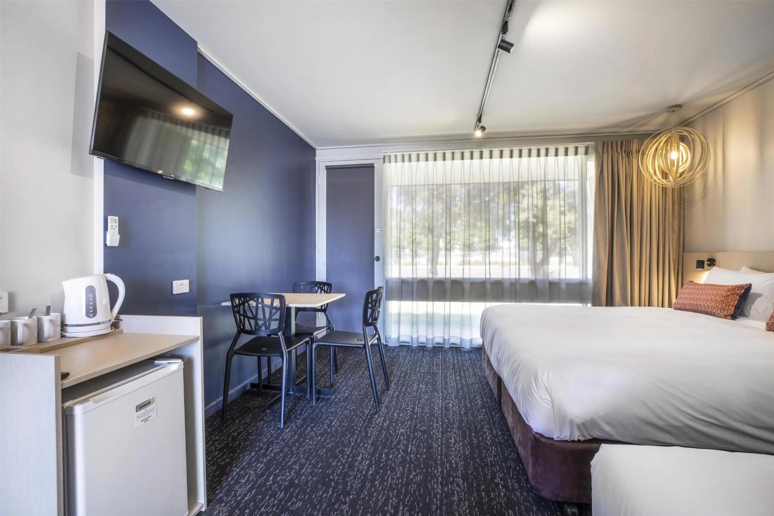 Bedroom, Bed in Nightcap at Gateway Hotel