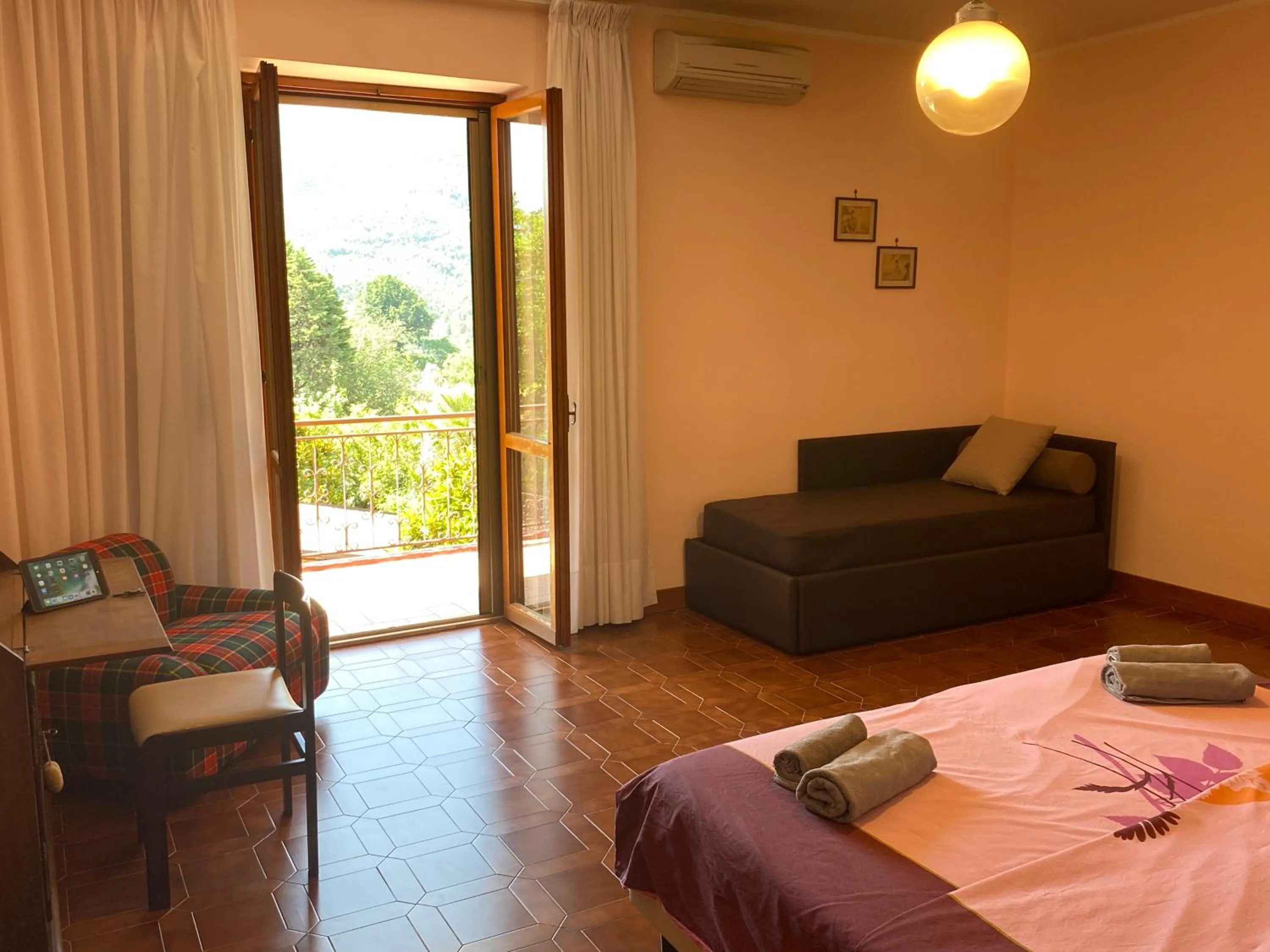 Balcony/Terrace, Bed in B&B Rox e Claudia