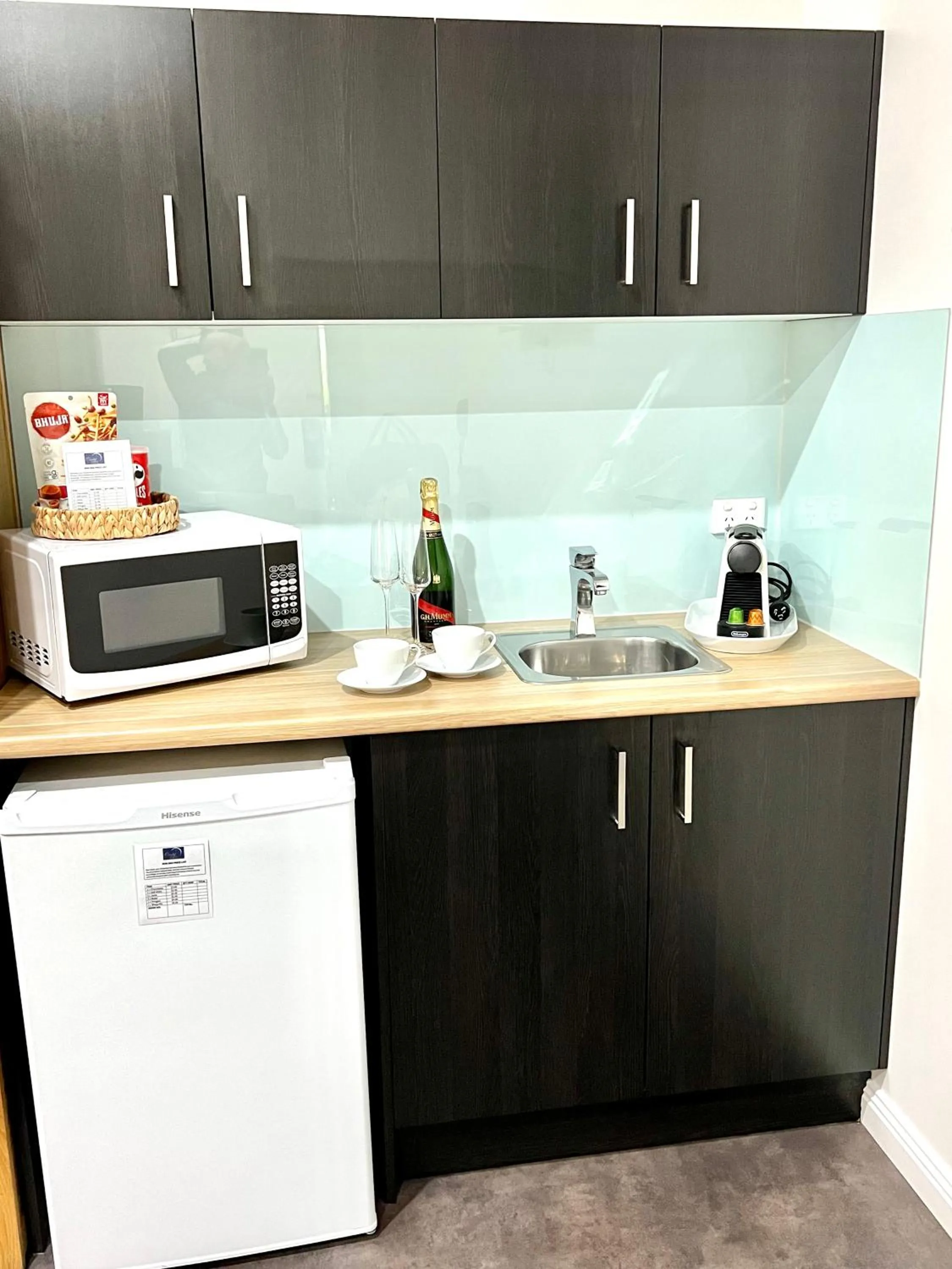 Kitchen or kitchenette in Coastal Waters Motor Inn