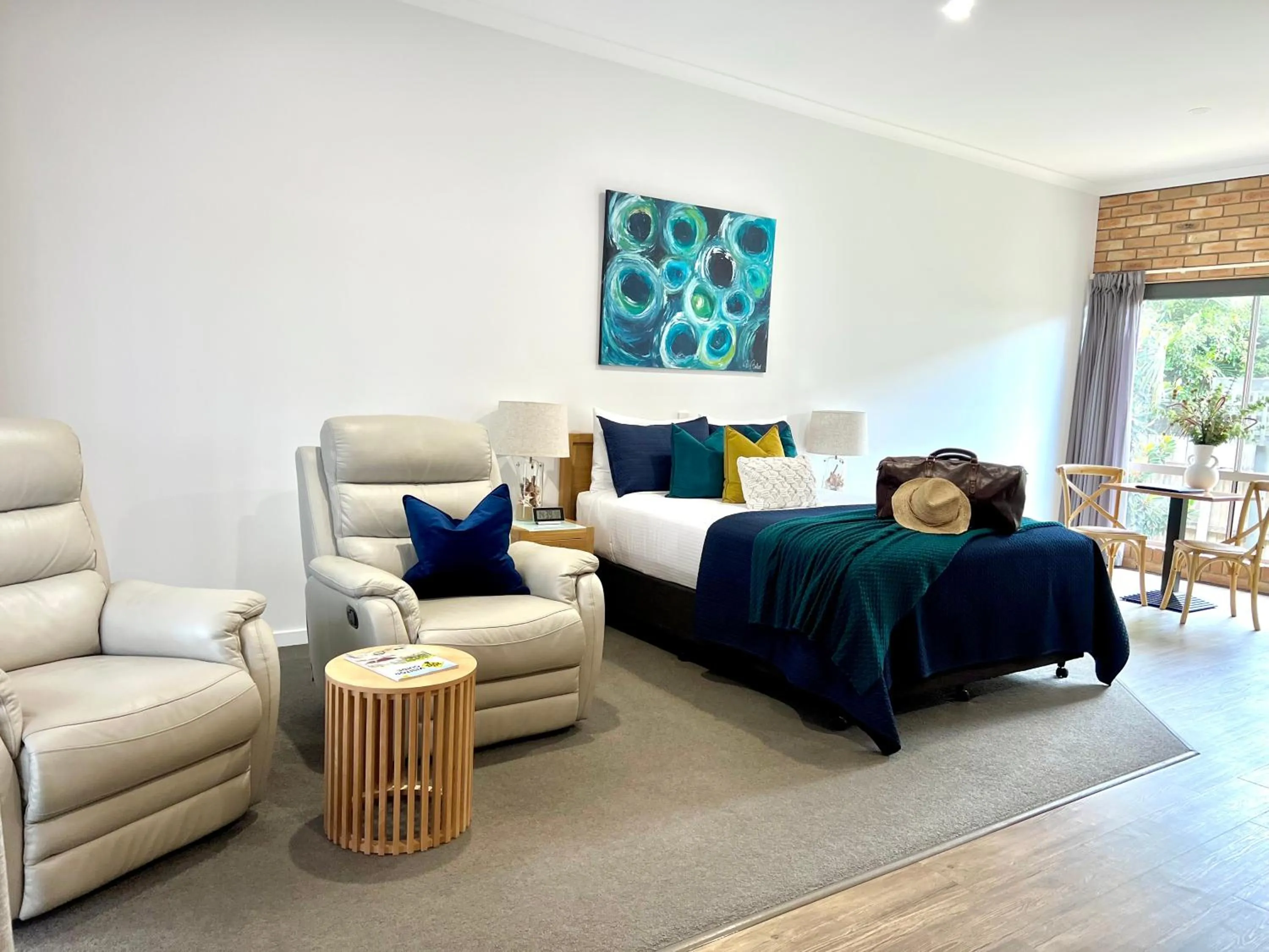 Bed in Coastal Waters Motor Inn