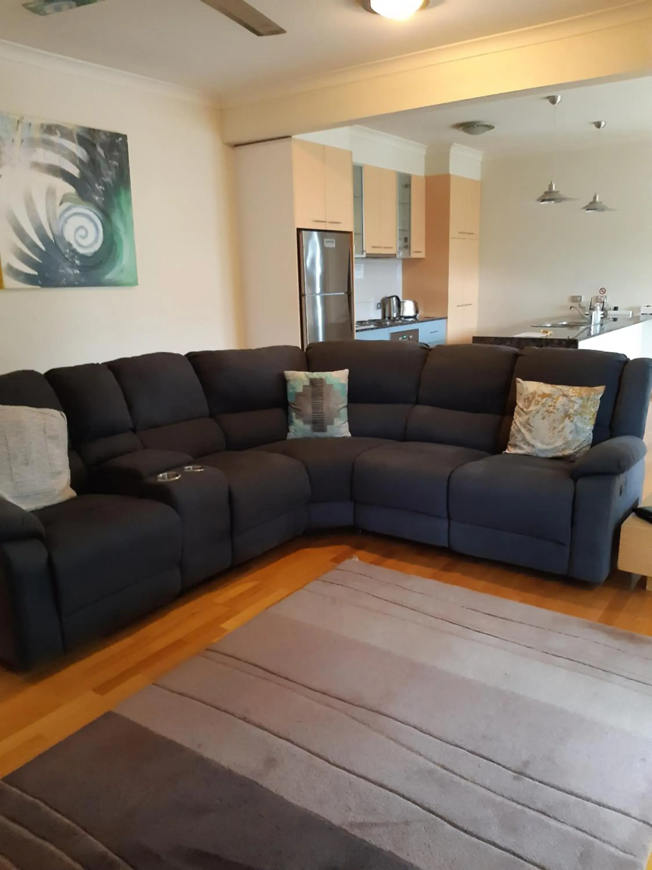 Deluxe Three-Bedroom Apartment in The Lakes Apartments Deluxe Three-Bedroom Apartment in The Lakes Apartments