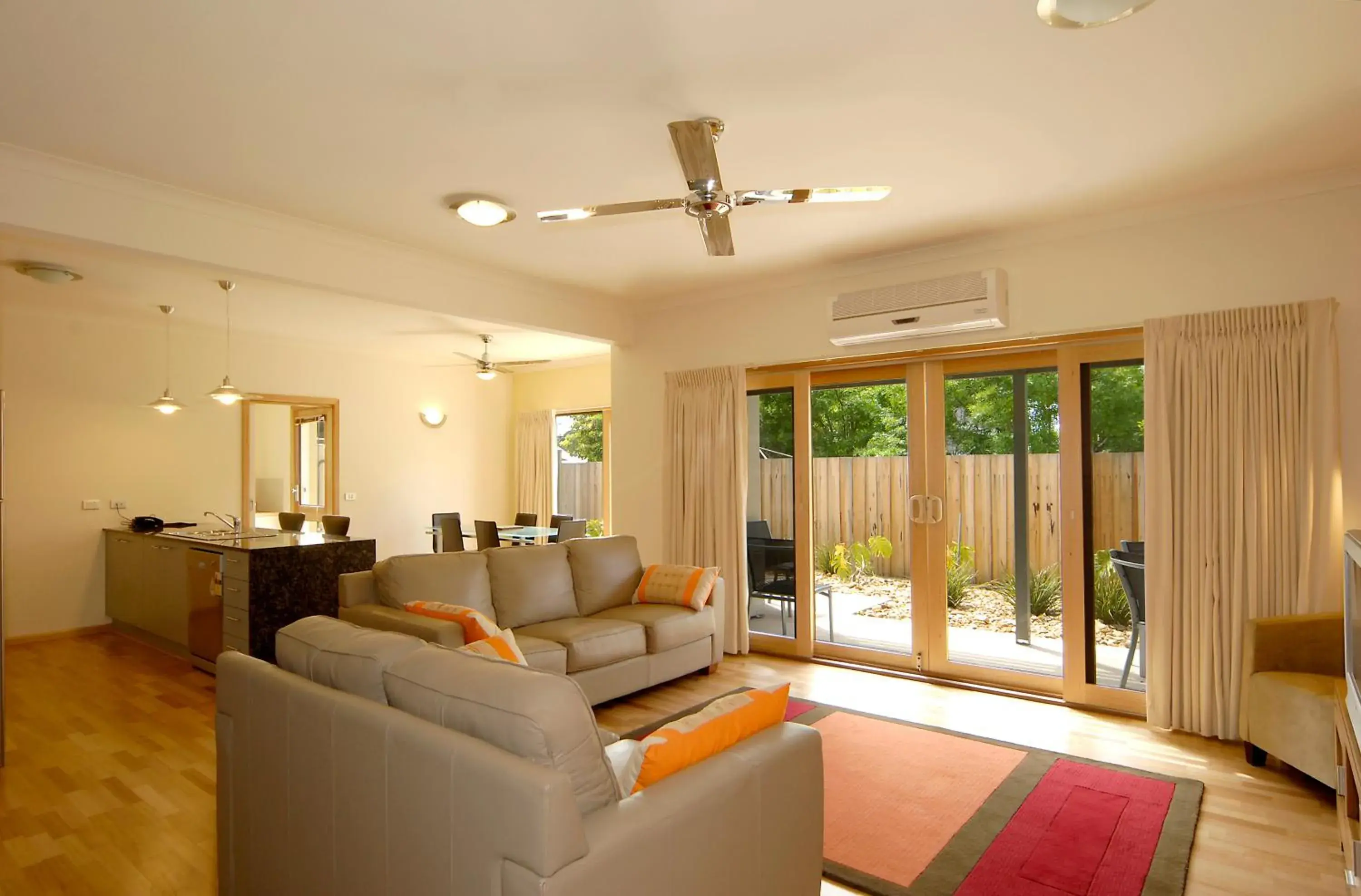 Executive Three-Bedroom Apartment in The Lakes Apartments Executive Three-Bedroom Apartment in The Lakes Apartments