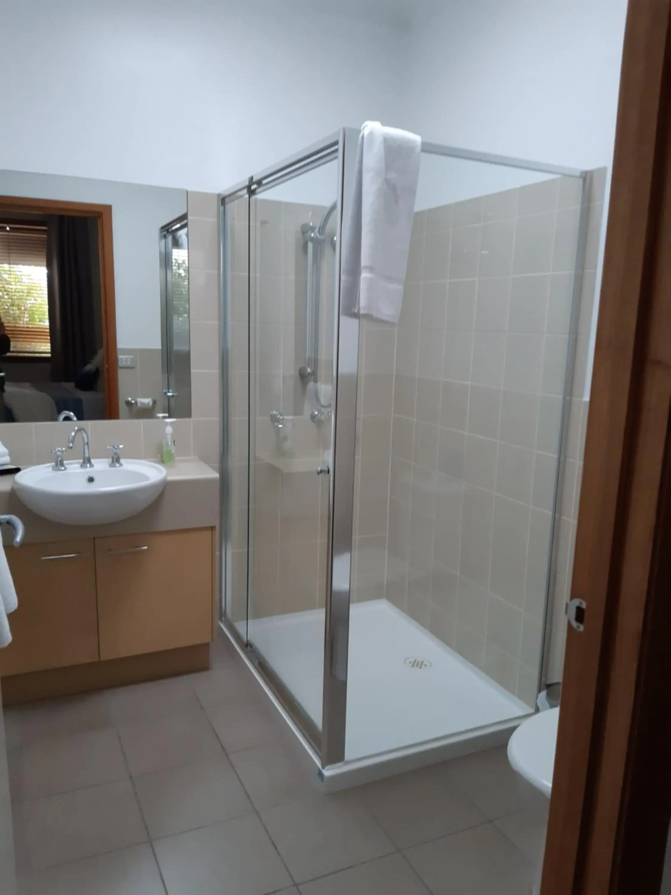 Executive Three-Bedroom Apartment in The Lakes Apartments Executive Three-Bedroom Apartment in The Lakes Apartments