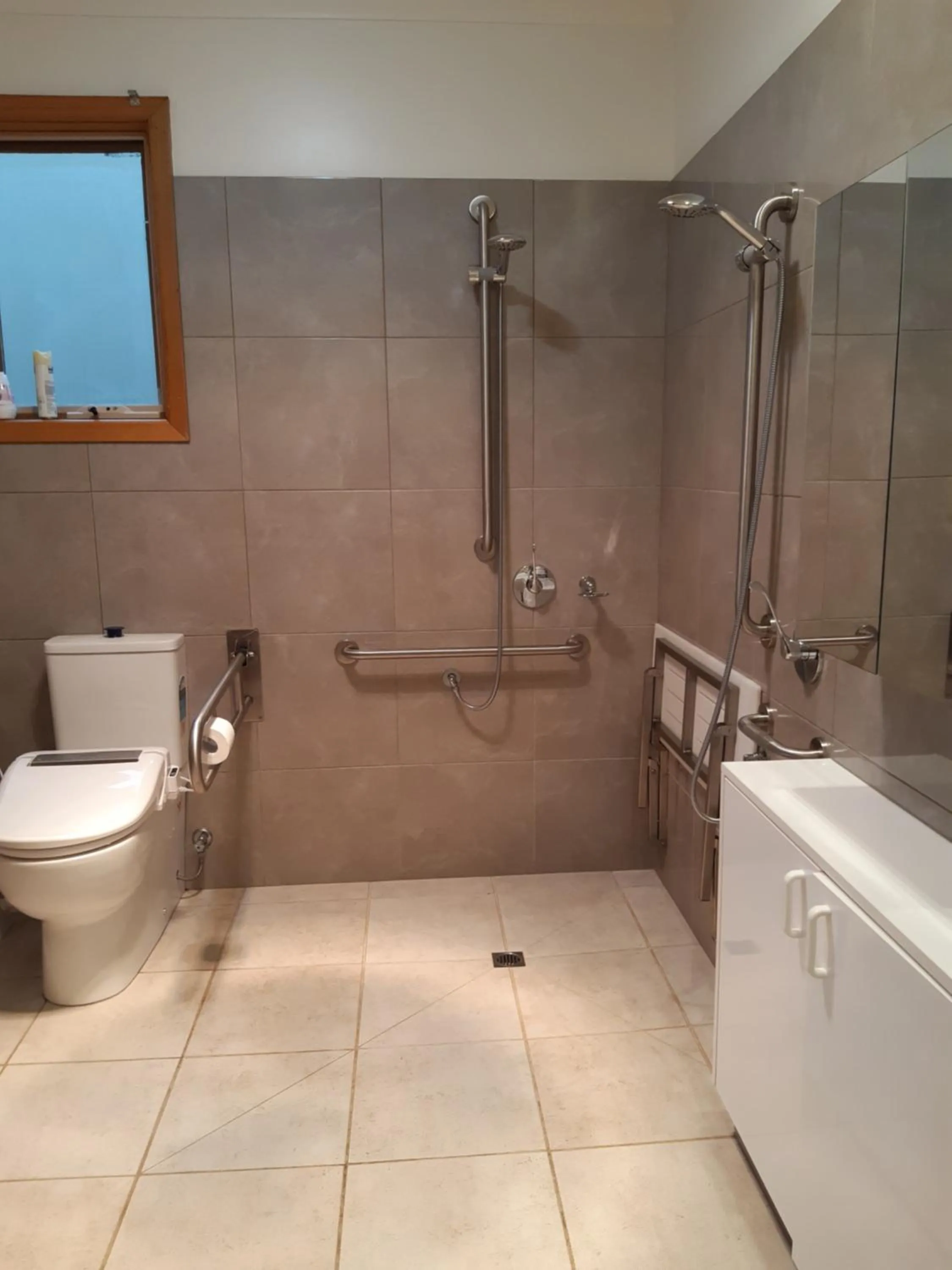 The Lakes Apartments