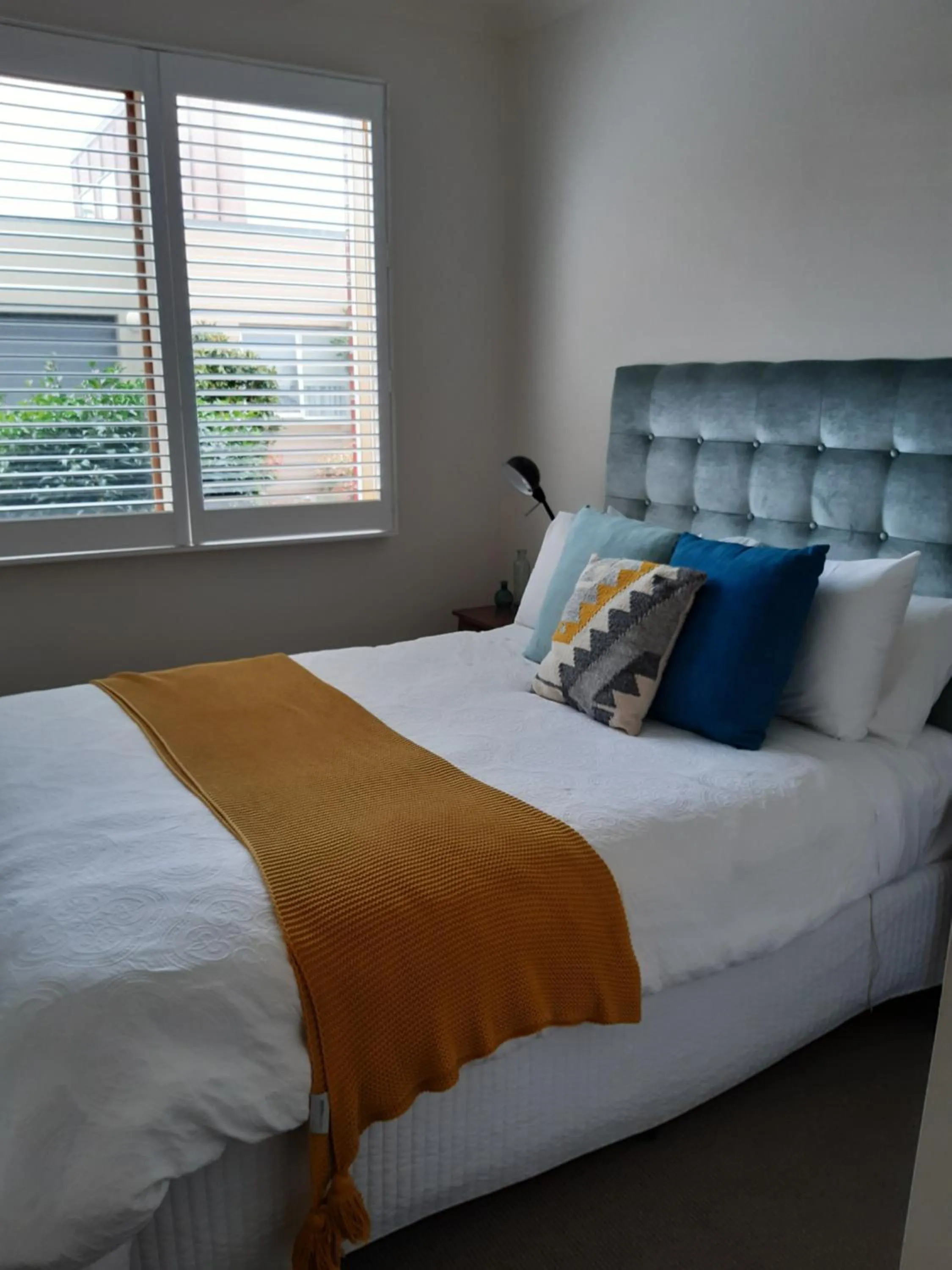 Bedroom, Bed in The Lakes Apartments