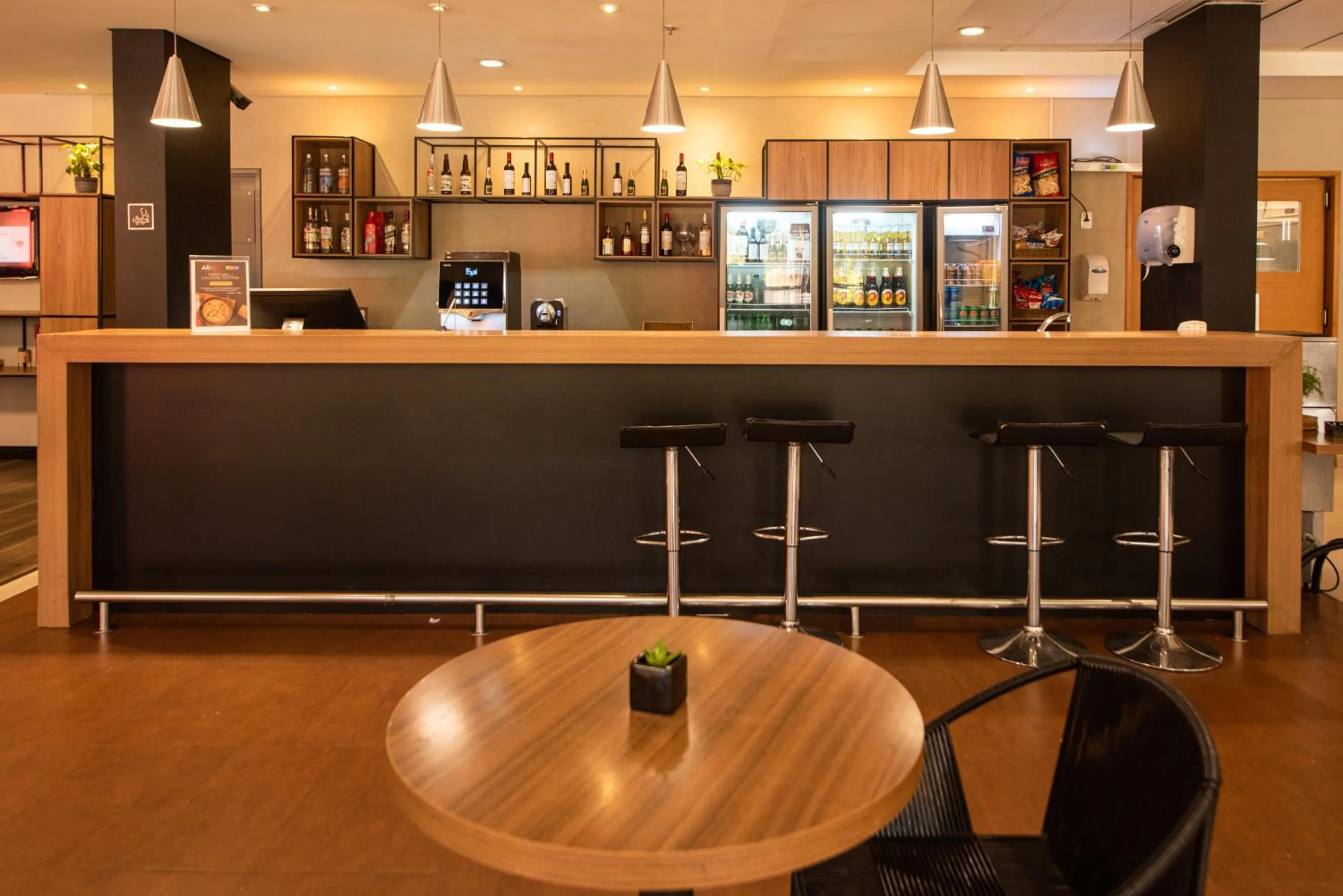 Restaurant/places to eat in ibis Betim