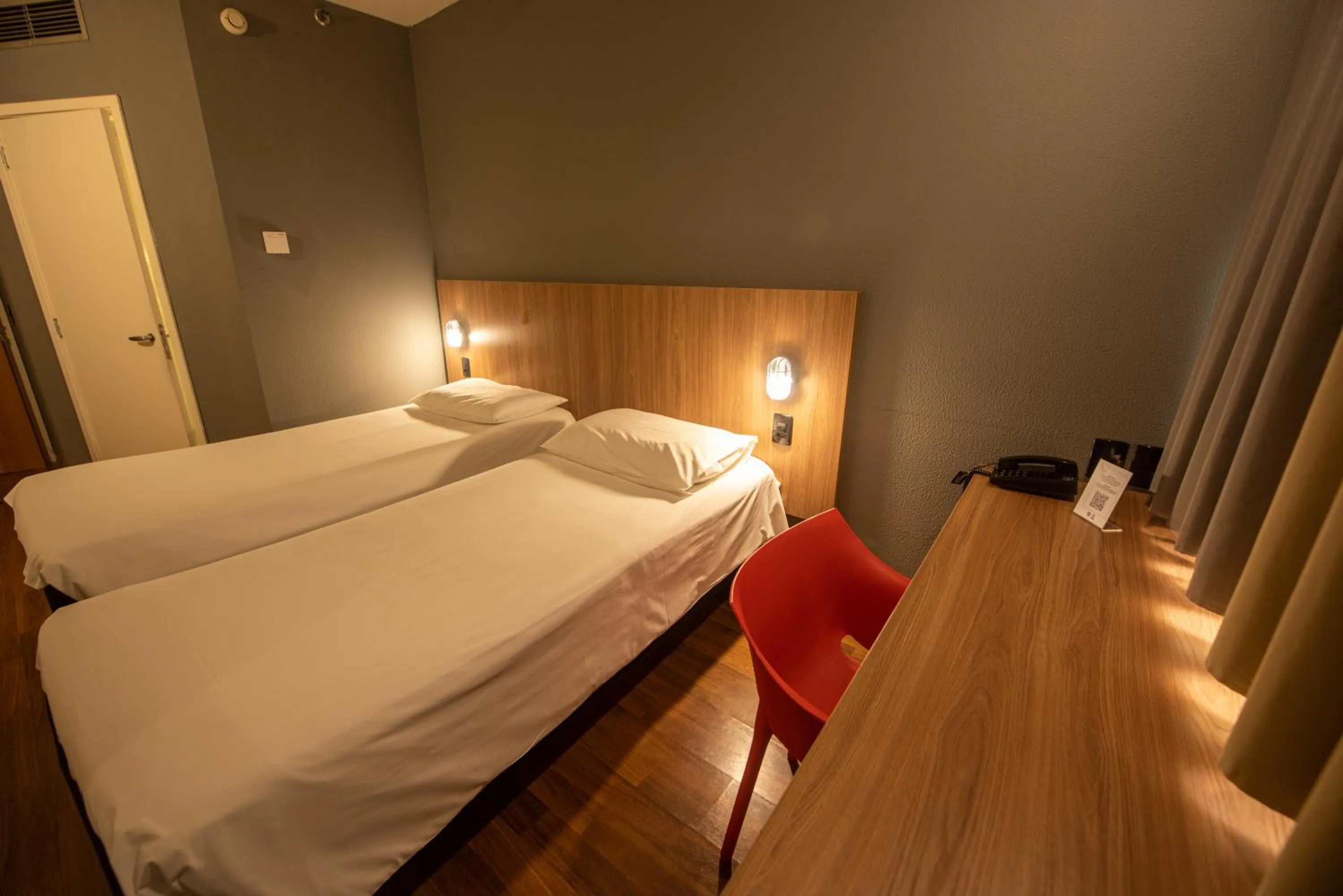 Bedroom, Bed in ibis Betim