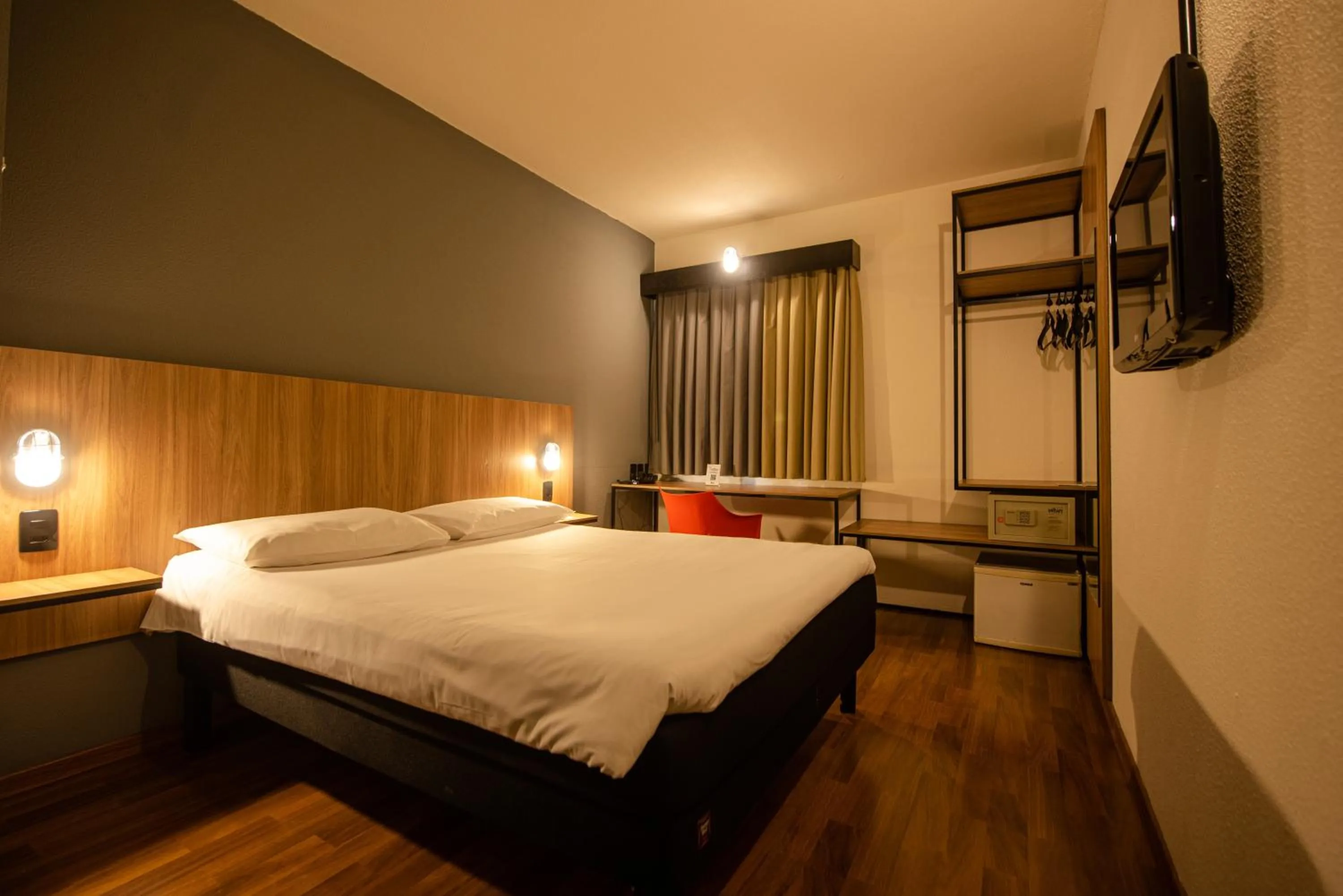 Bedroom, Bed in ibis Betim