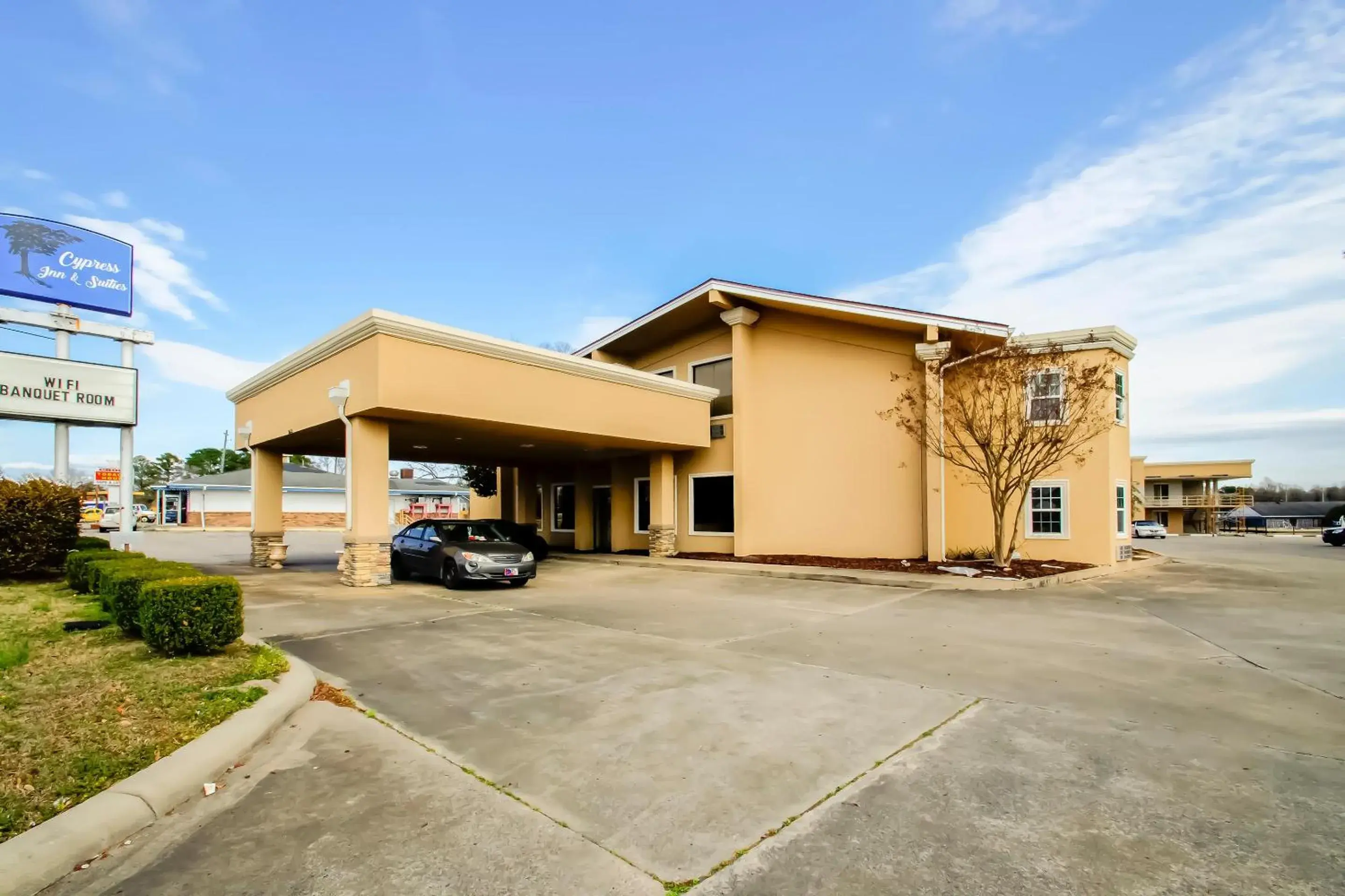 Facade/entrance in Cypress Inn & Suites Washington by OYO Facade/entrance in Cypress Inn & Suites Washington by OYO