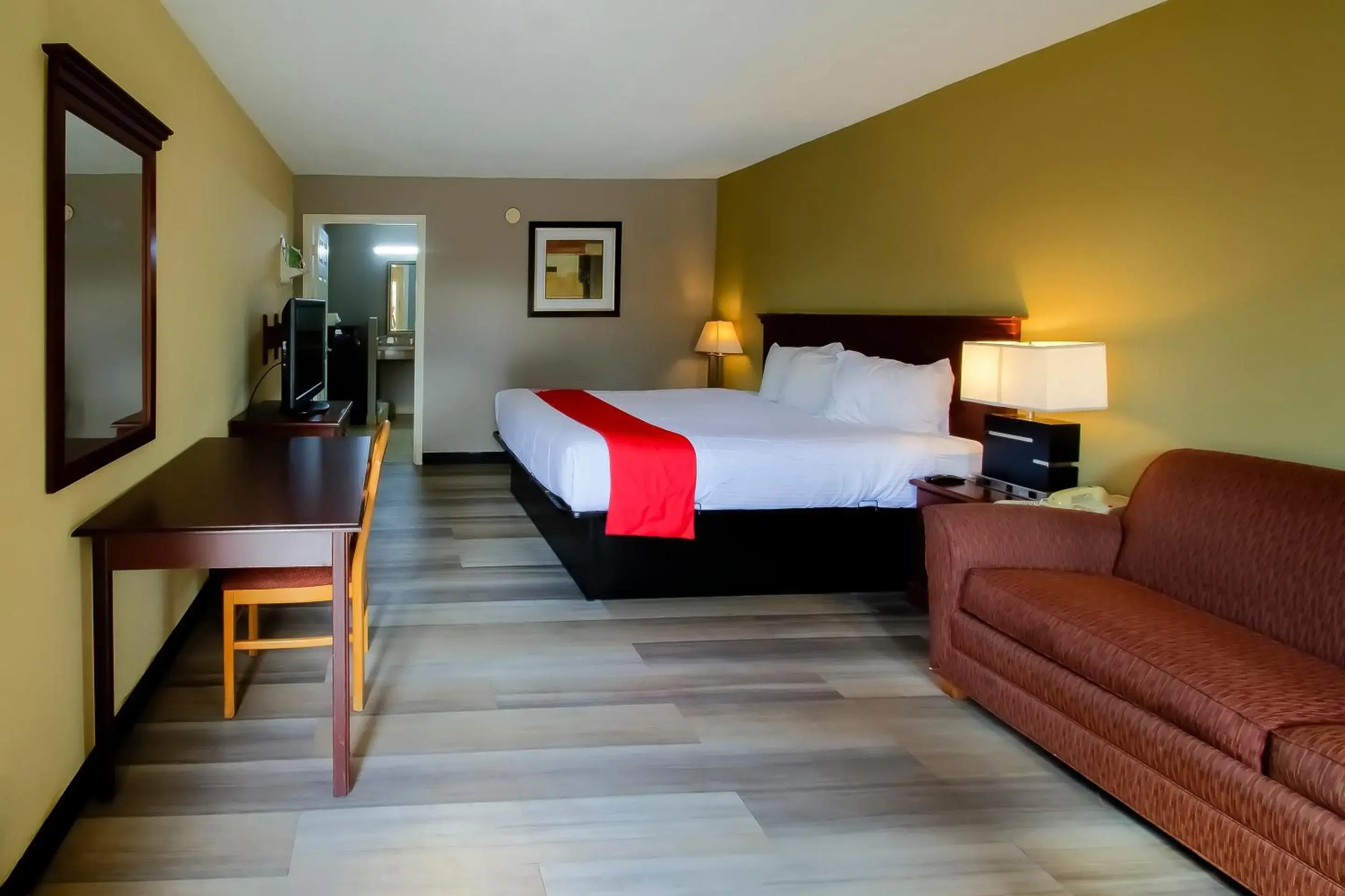 King Room - Disability Access in Cypress Inn & Suites Washington by OYO King Room - Disability Access in Cypress Inn & Suites Washington by OYO