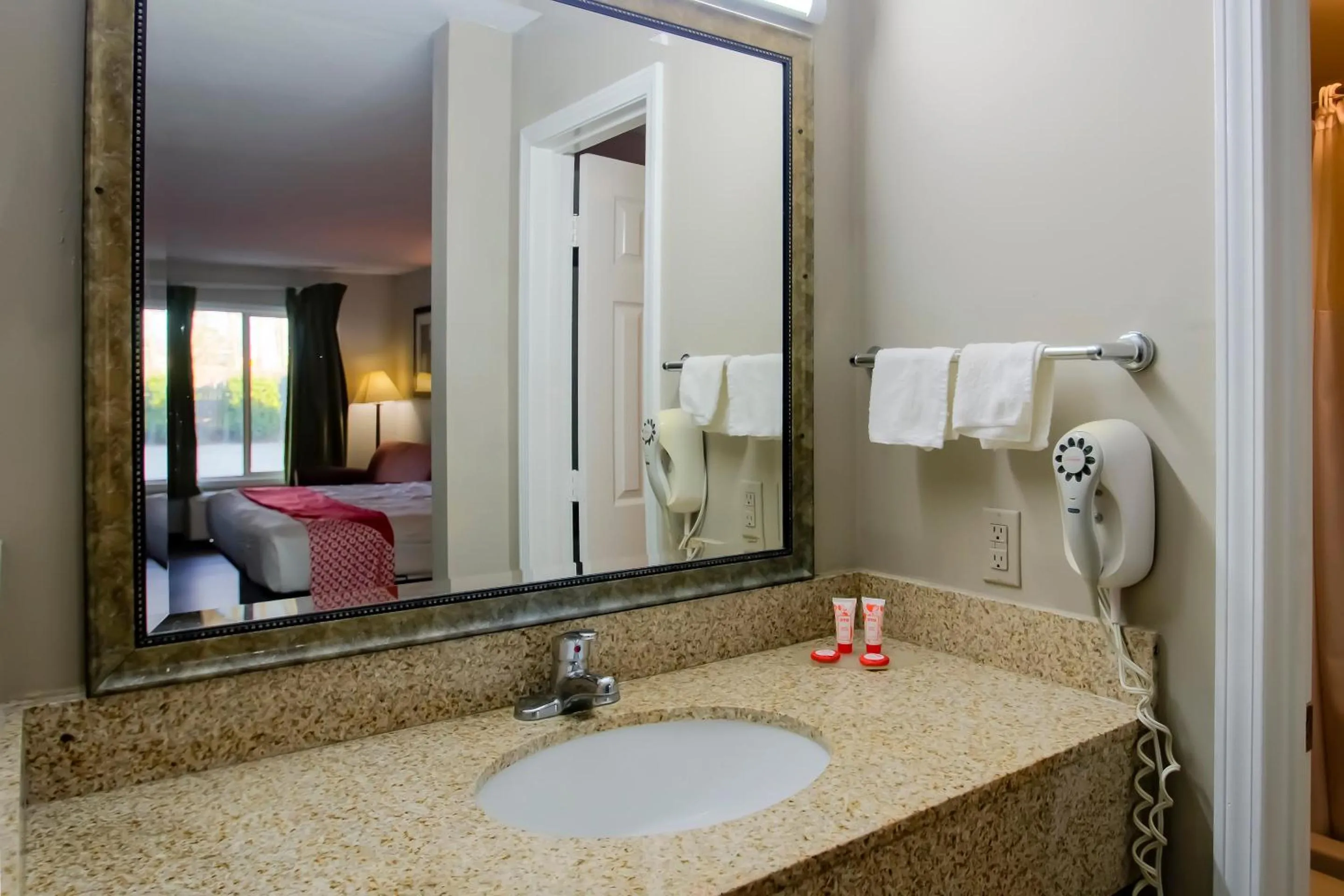 Bathroom in Cypress Inn &amp; Suites Washington by OYO