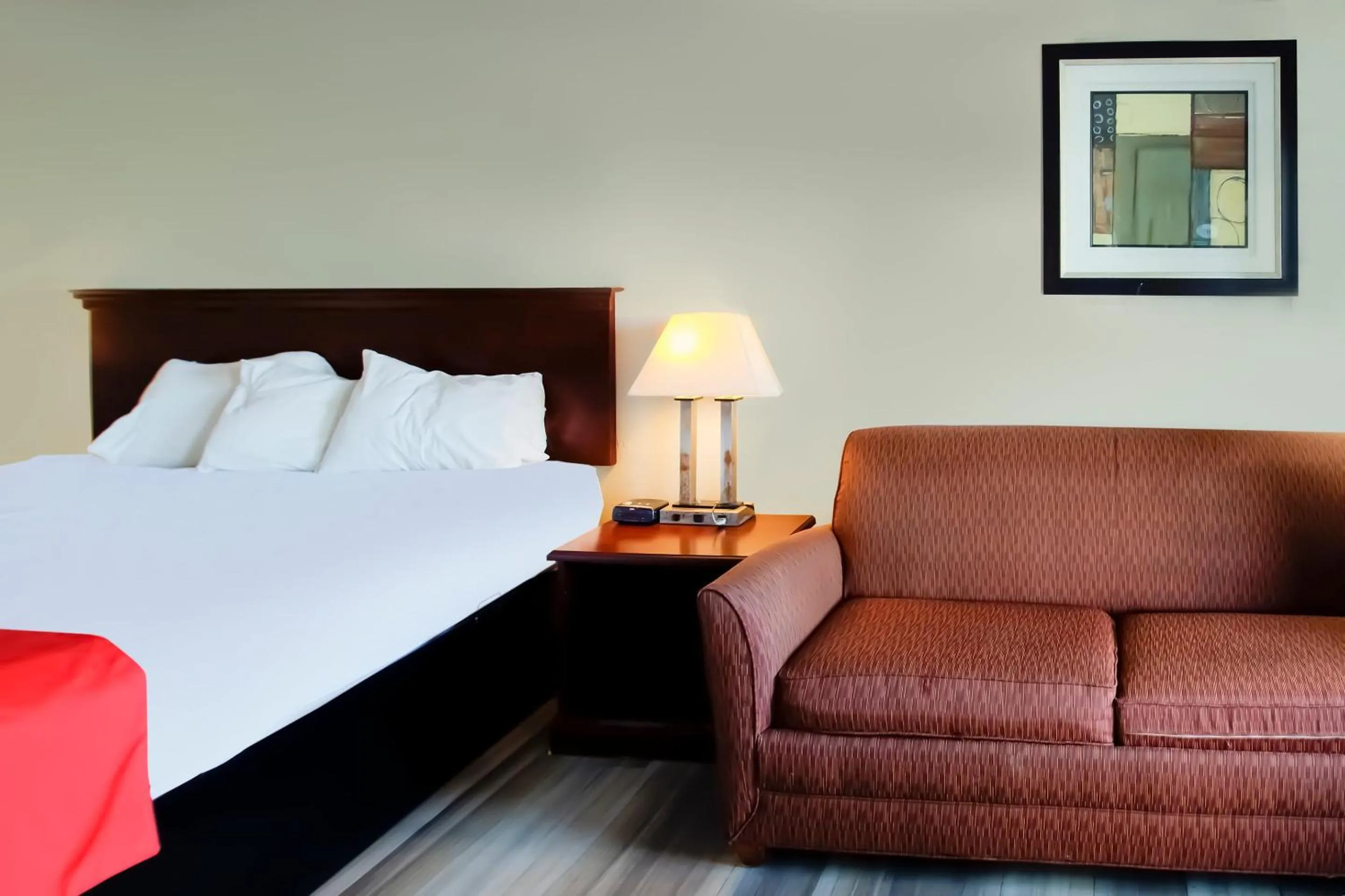 Bedroom, Bed in Cypress Inn &amp; Suites Washington by OYO