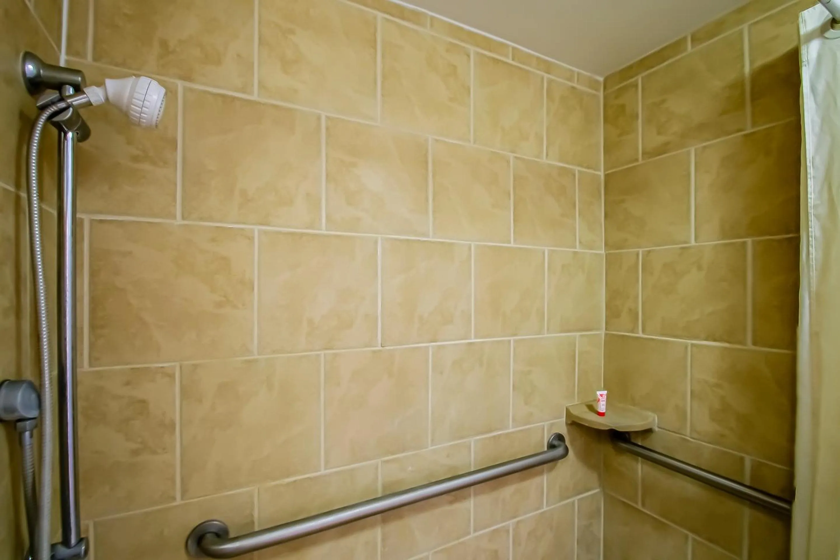 Bathroom in Cypress Inn & Suites Washington by OYO