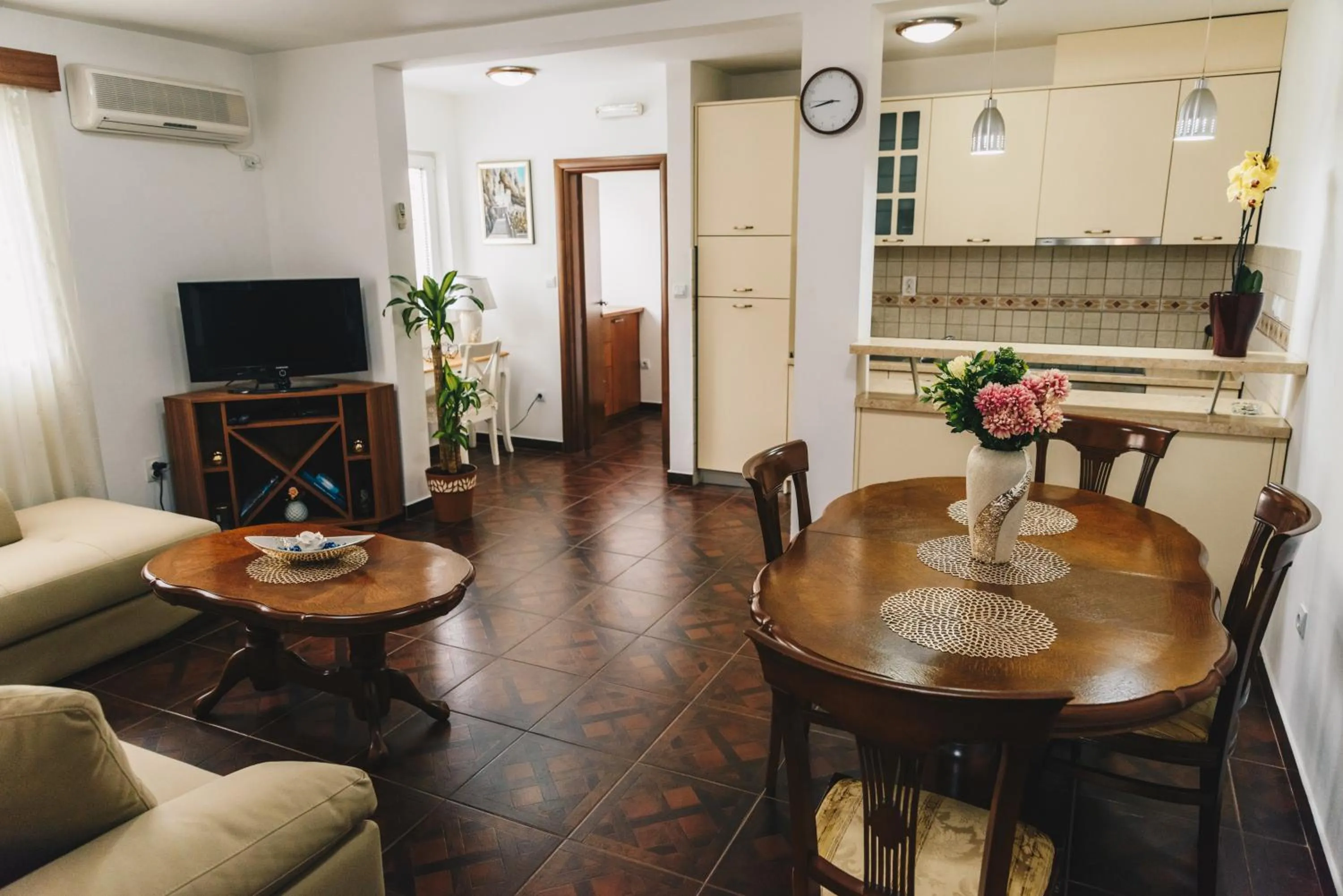 Kitchen or kitchenette in El Mar Apartments