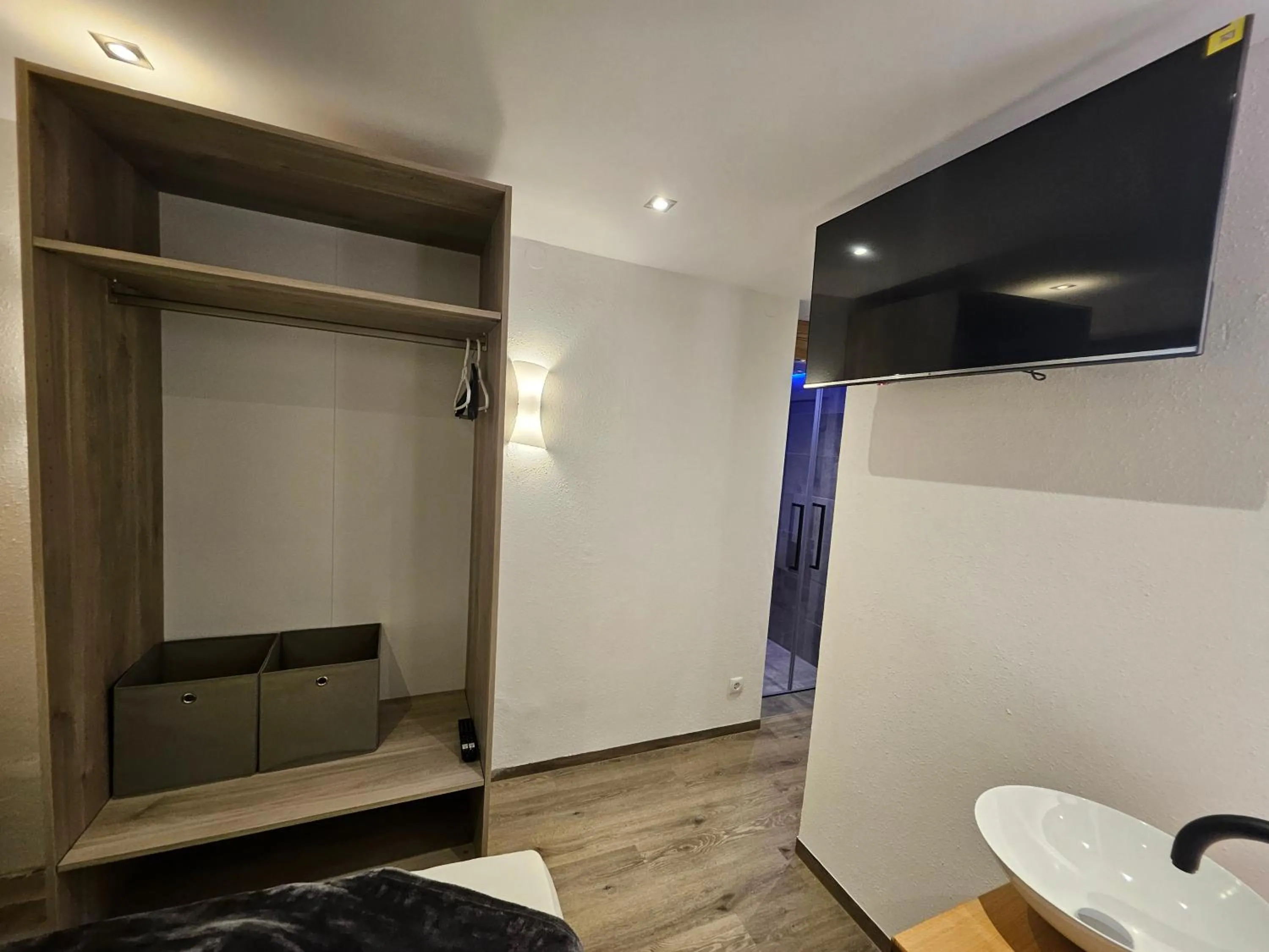 TV and multimedia in Hotelpension Oberauer Wagrain