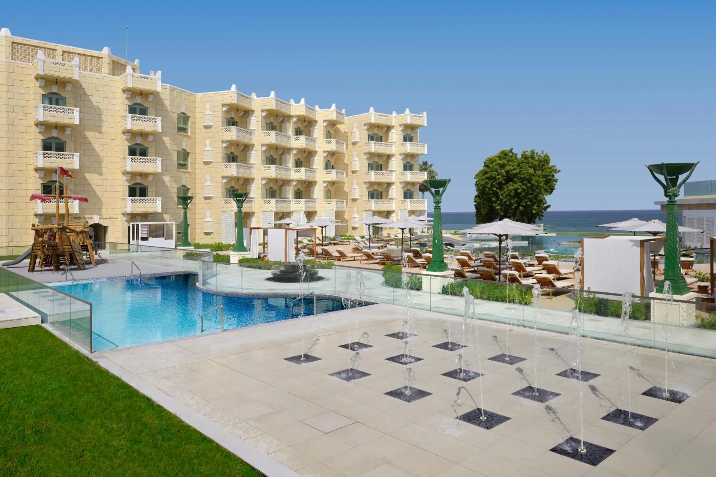 Swimming pool in Grand Hyatt Muscat