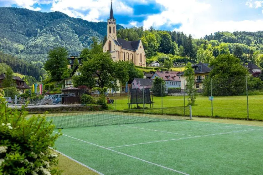 Tennis court in Scharfegger's Raxalpenhof - Zuhause am Land