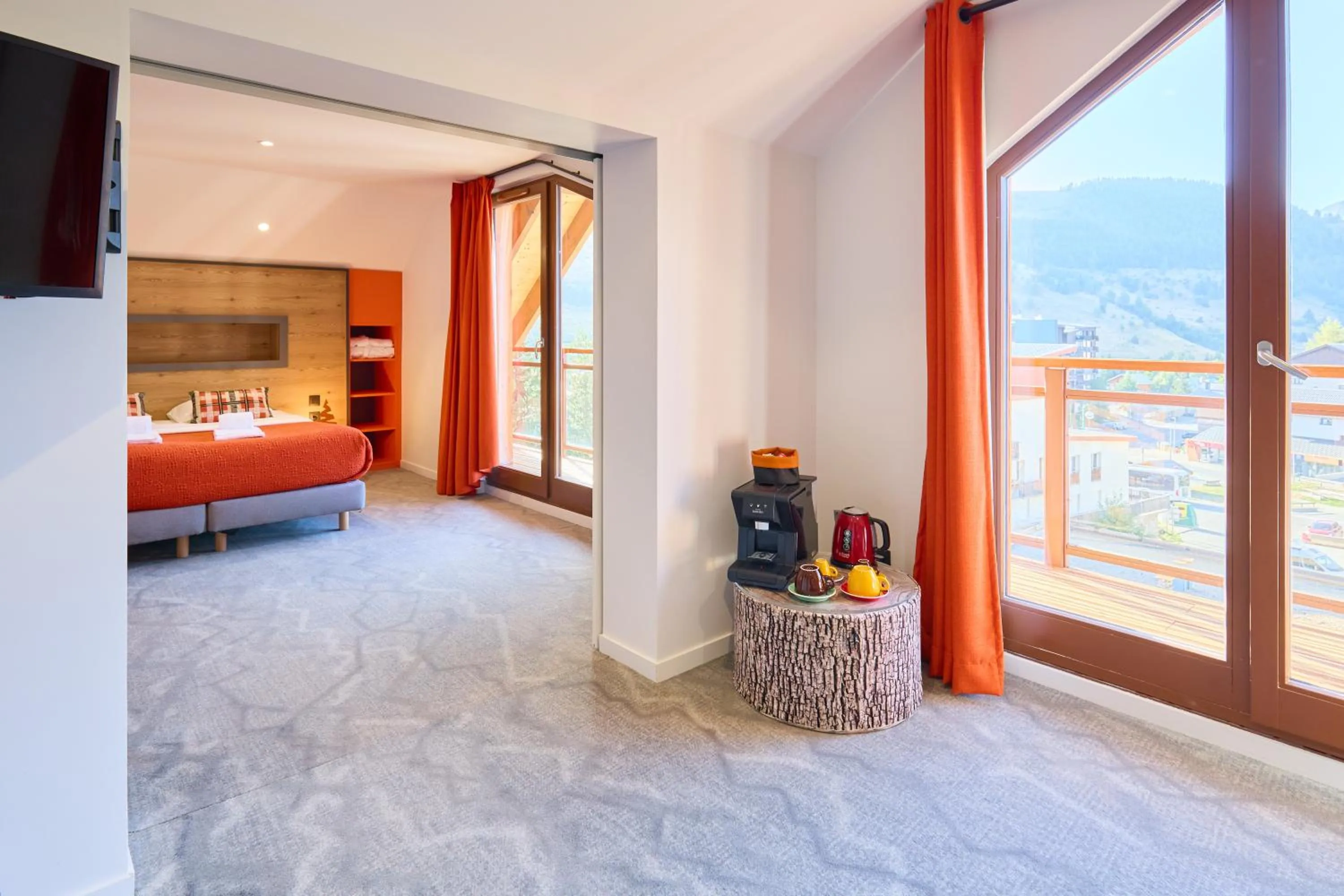 Photo of the whole room, Bed in Hotel Base Camp Lodge - Les 2 Alpes