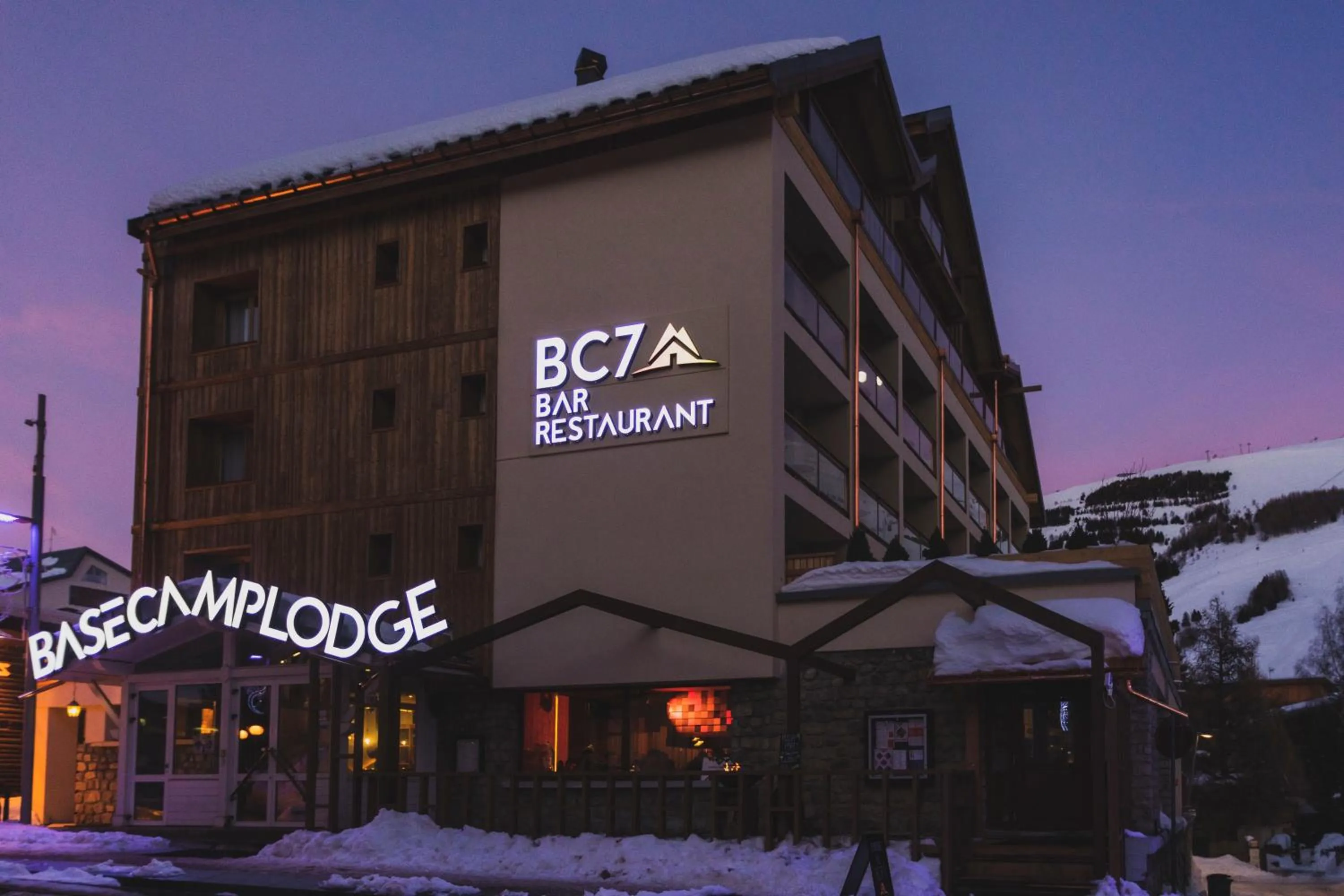 Property building in Hotel Base Camp Lodge - Les 2 Alpes