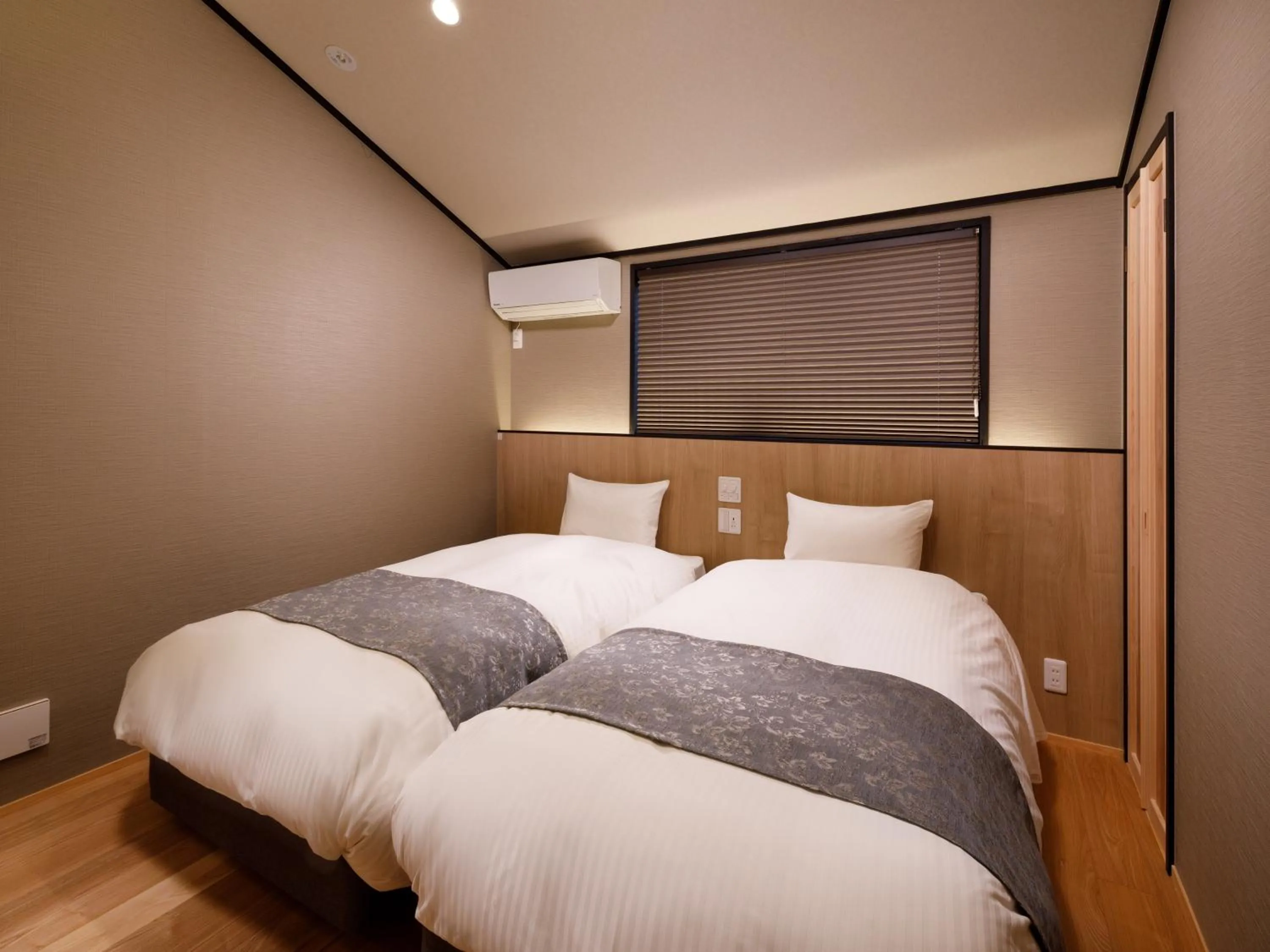 Bed in Kanade Fushimiinari-Taishame