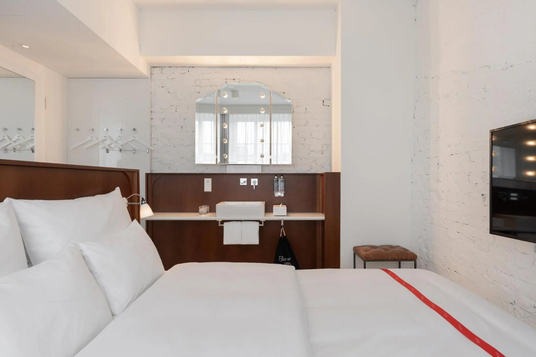 Photo of the whole room, Bed in Ruby Mimi Hotel Zurich