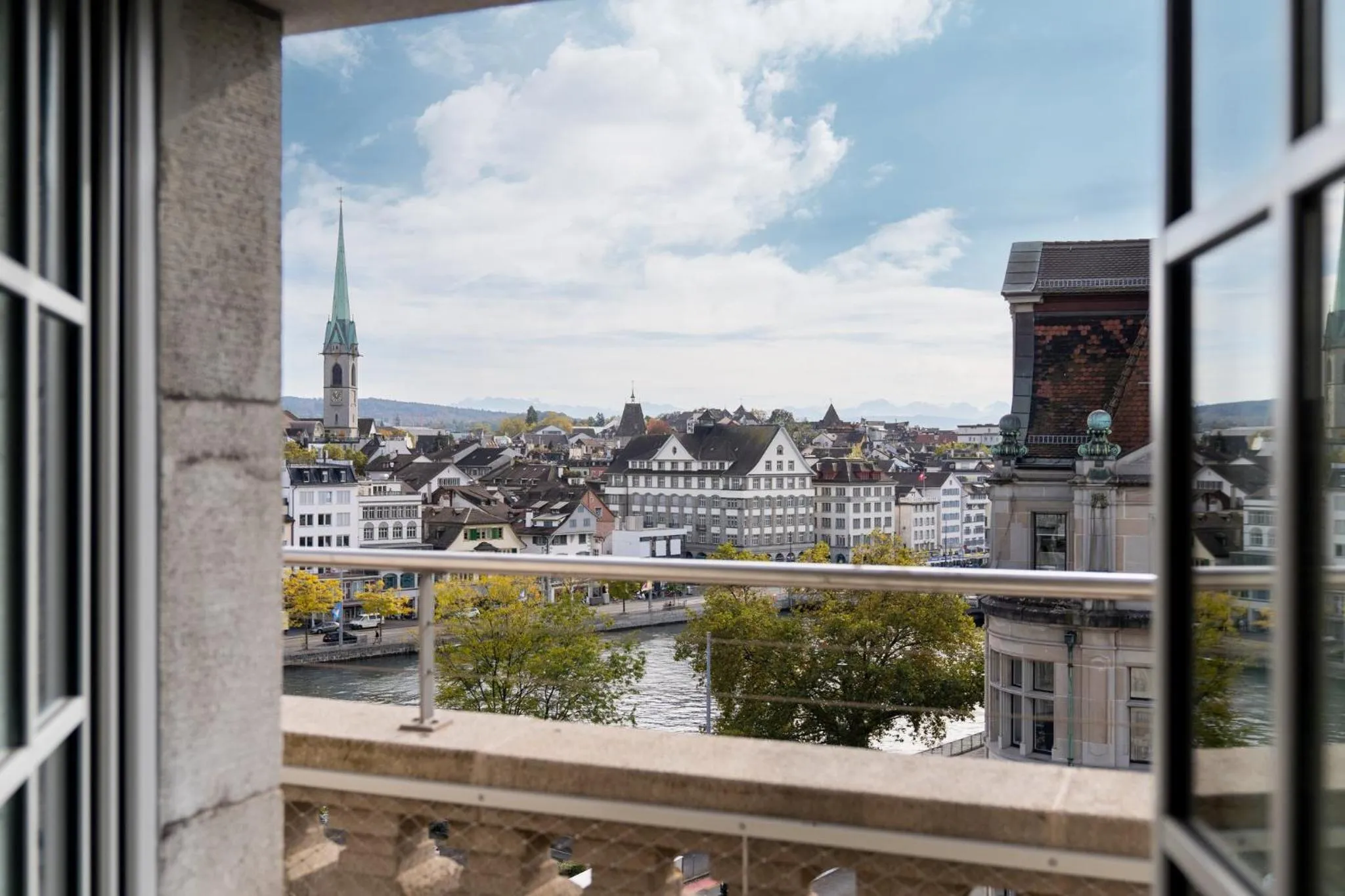 Photo of the whole room in Ruby Mimi Hotel Zurich